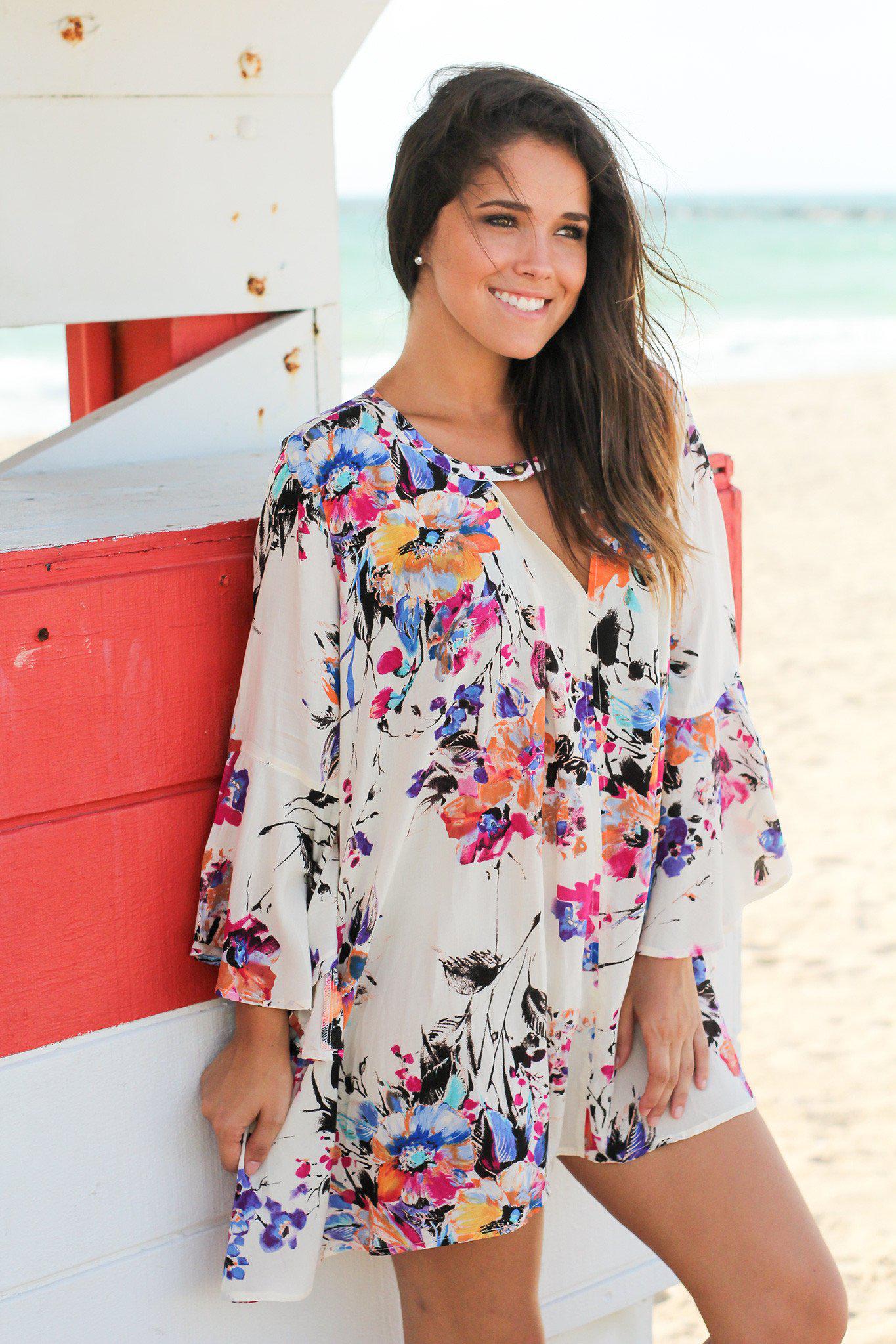 Adorable Ivory Floral Bell - Sleeve Tunic for Spring and Summer