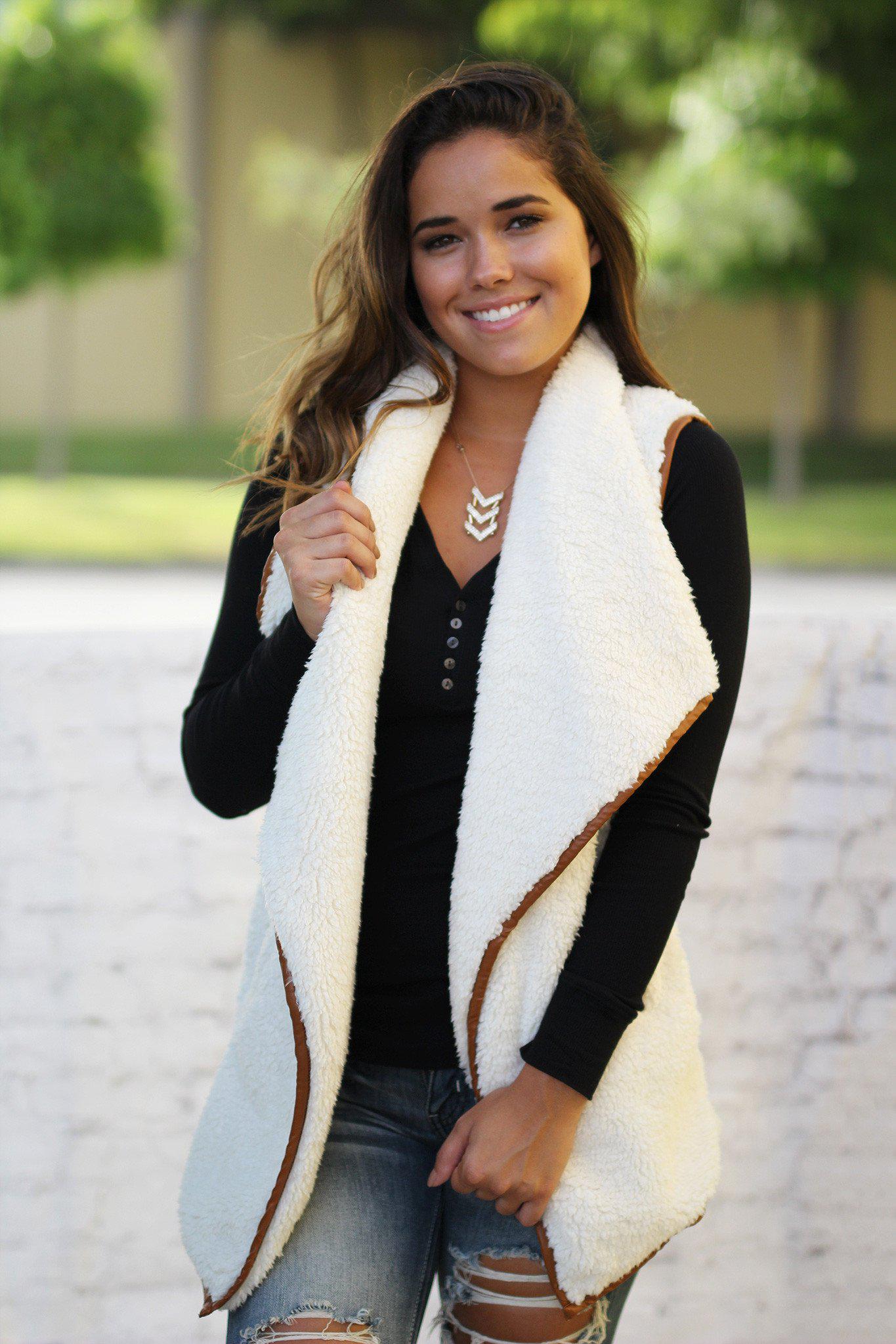 New Ivory-Colored Faux Fur Fashion Vest with Functional Pockets