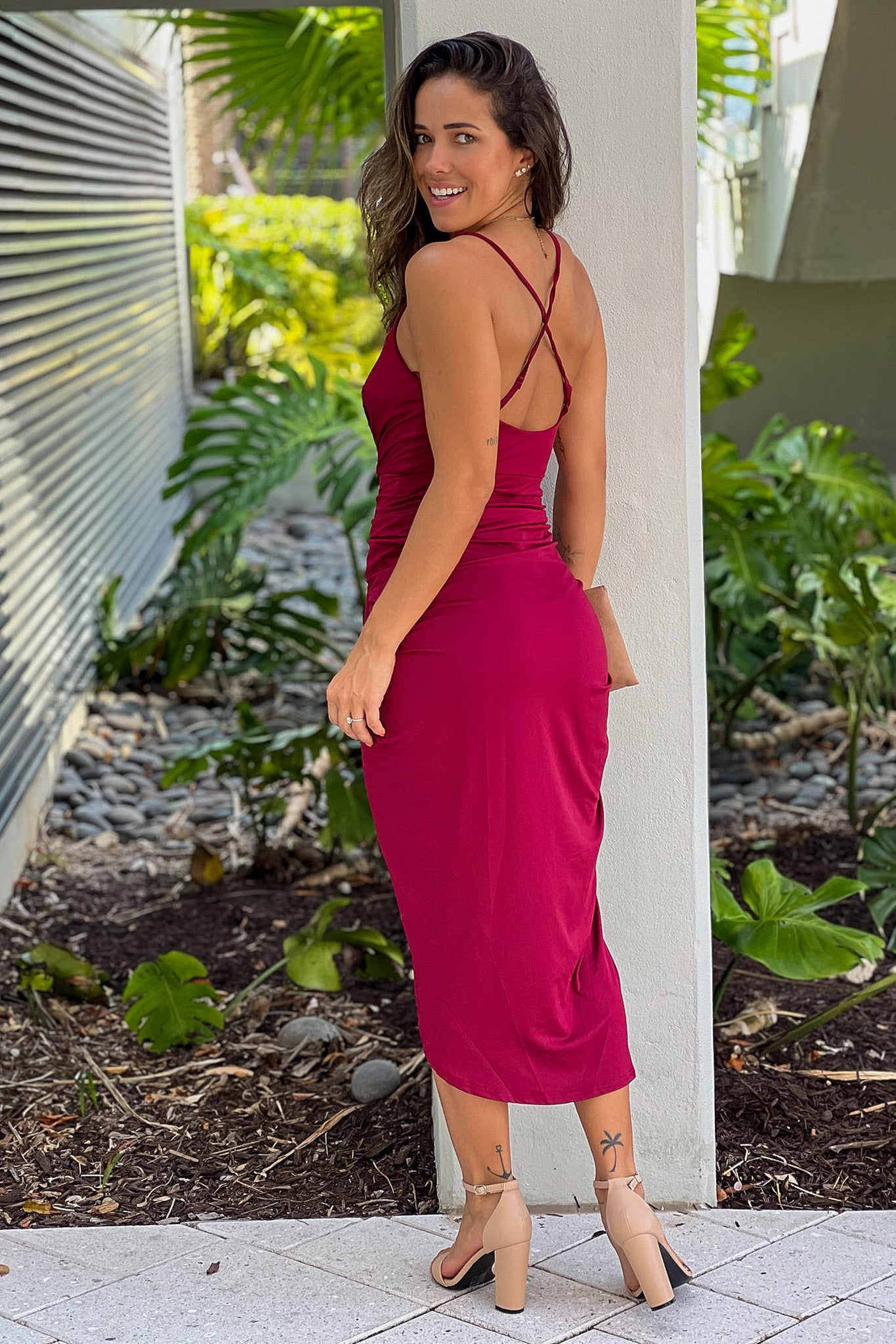 Stylish Burgundy Sleeveless Midi Dress with Criss Cross Back Design