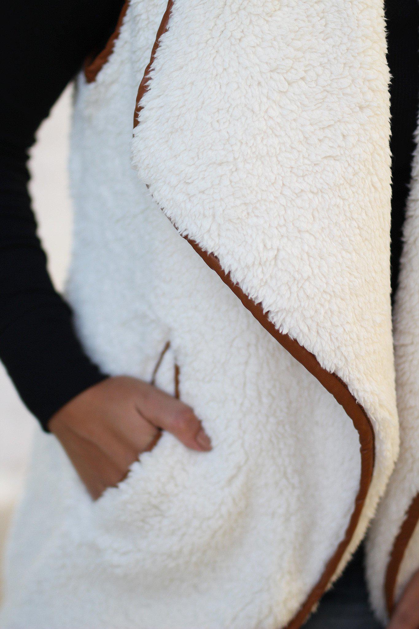New Ivory-Colored Faux Fur Fashion Vest with Functional Pockets