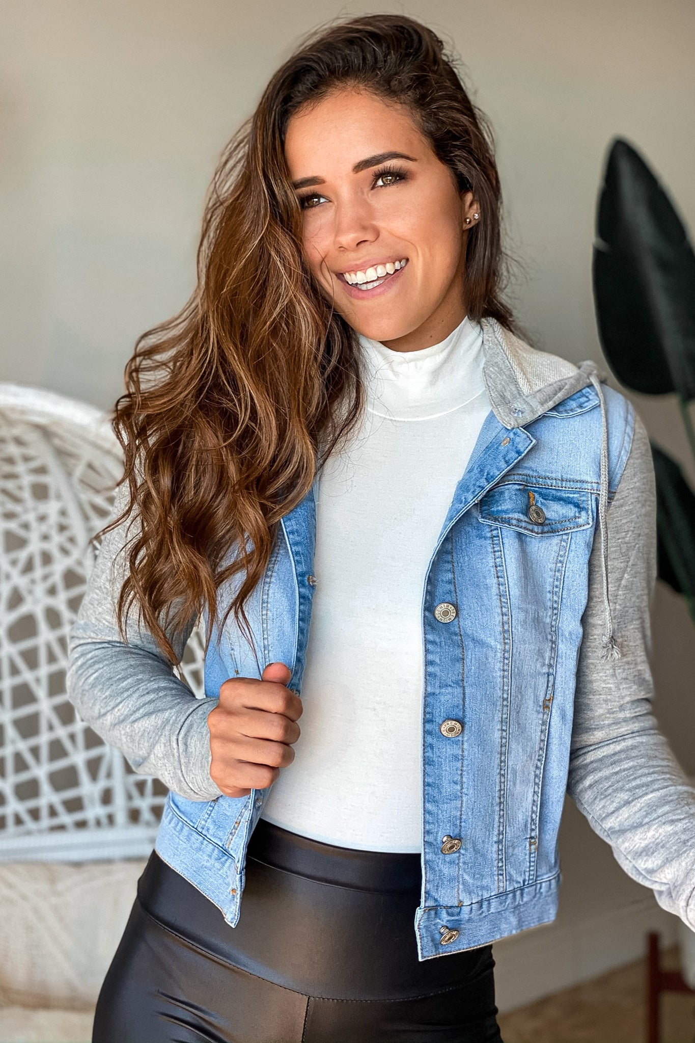 Stylish Light Blue Denim Jacket with a Charming Gray Hood for Casual Wear