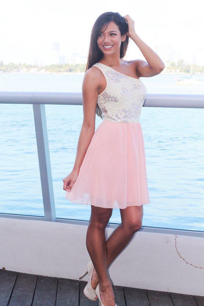 Fashionable Light Pink One-Shoulder Women's Dress for Trendy Look