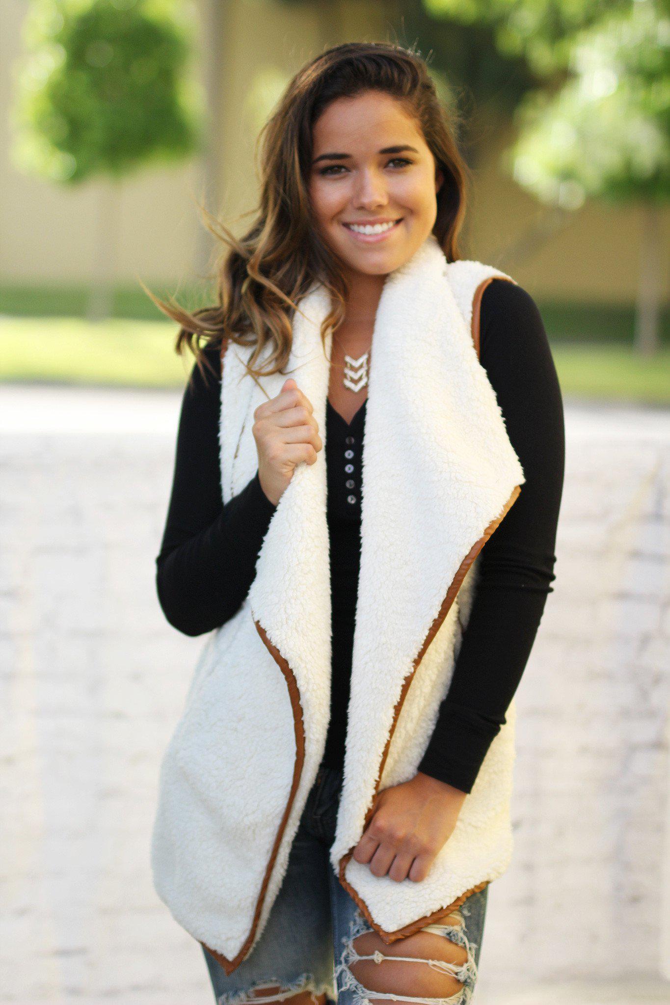 New Ivory-Colored Faux Fur Fashion Vest with Functional Pockets