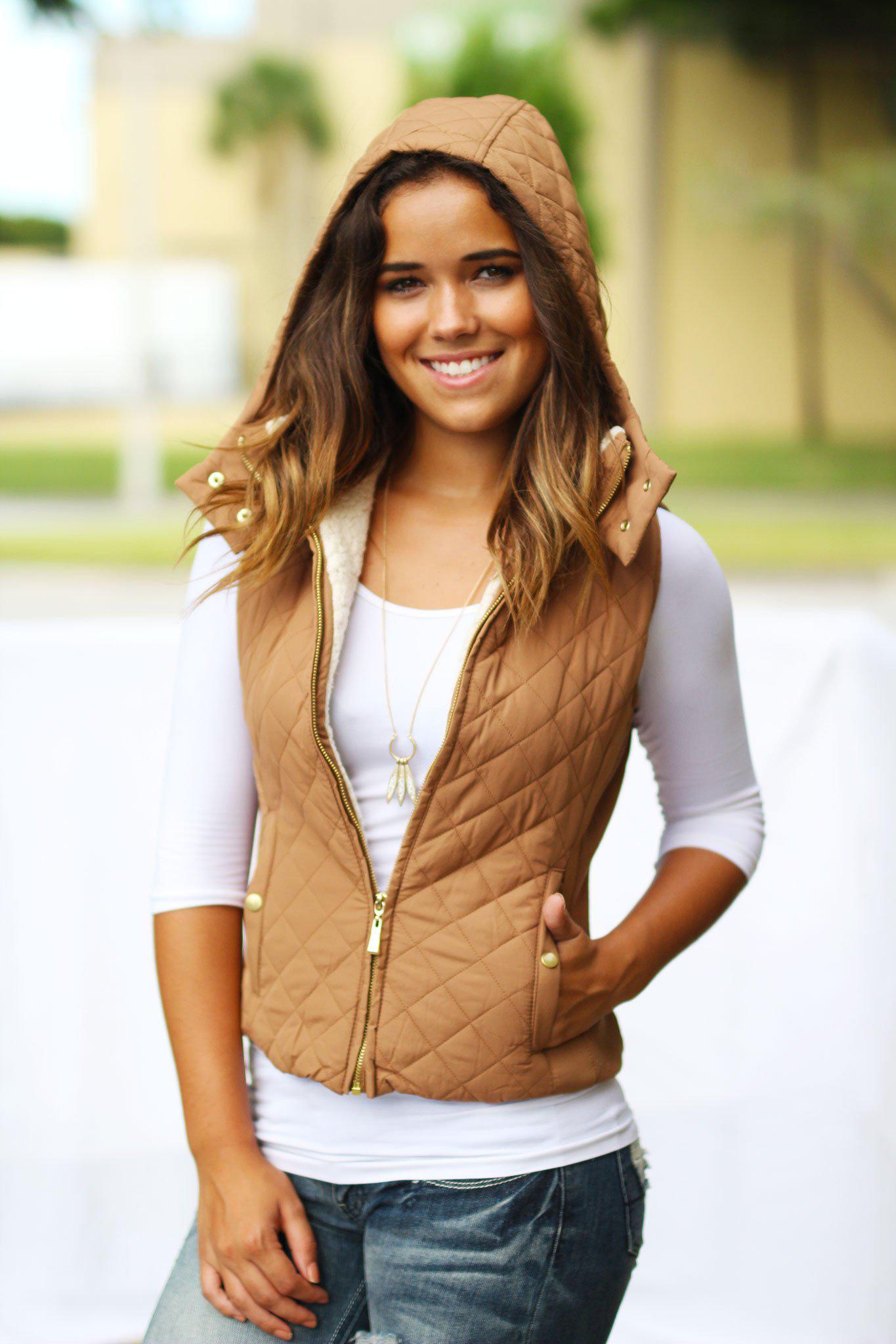 Stylish Camel-Colored Quilted Hooded Vest for All-Day Comfort