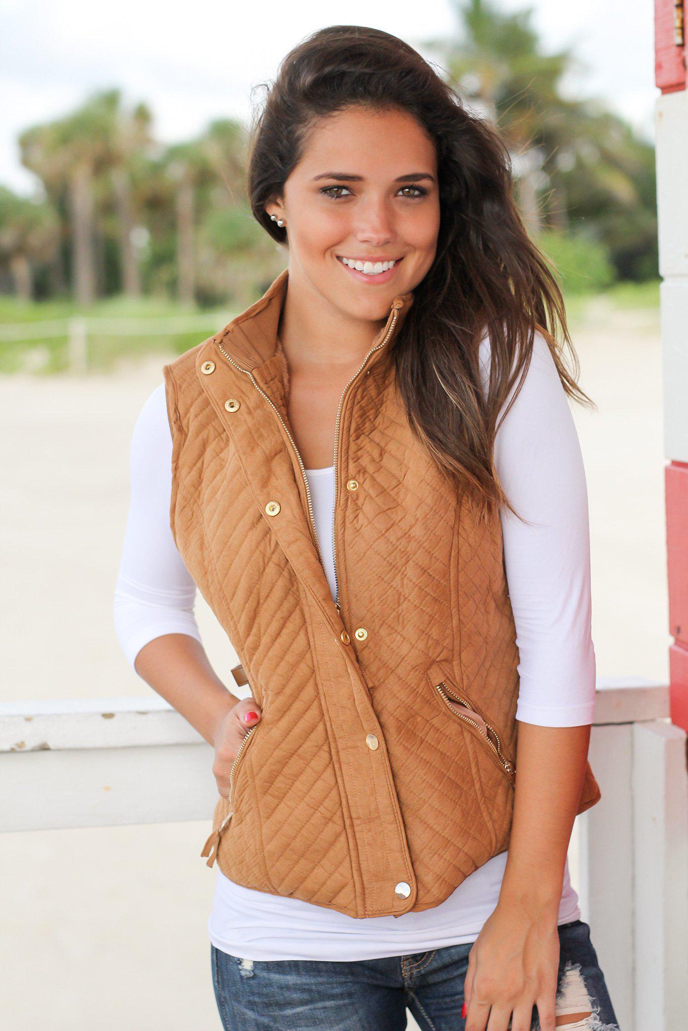 Stylish Camel Quilted Vest with Luxurious Faux Fur Lining