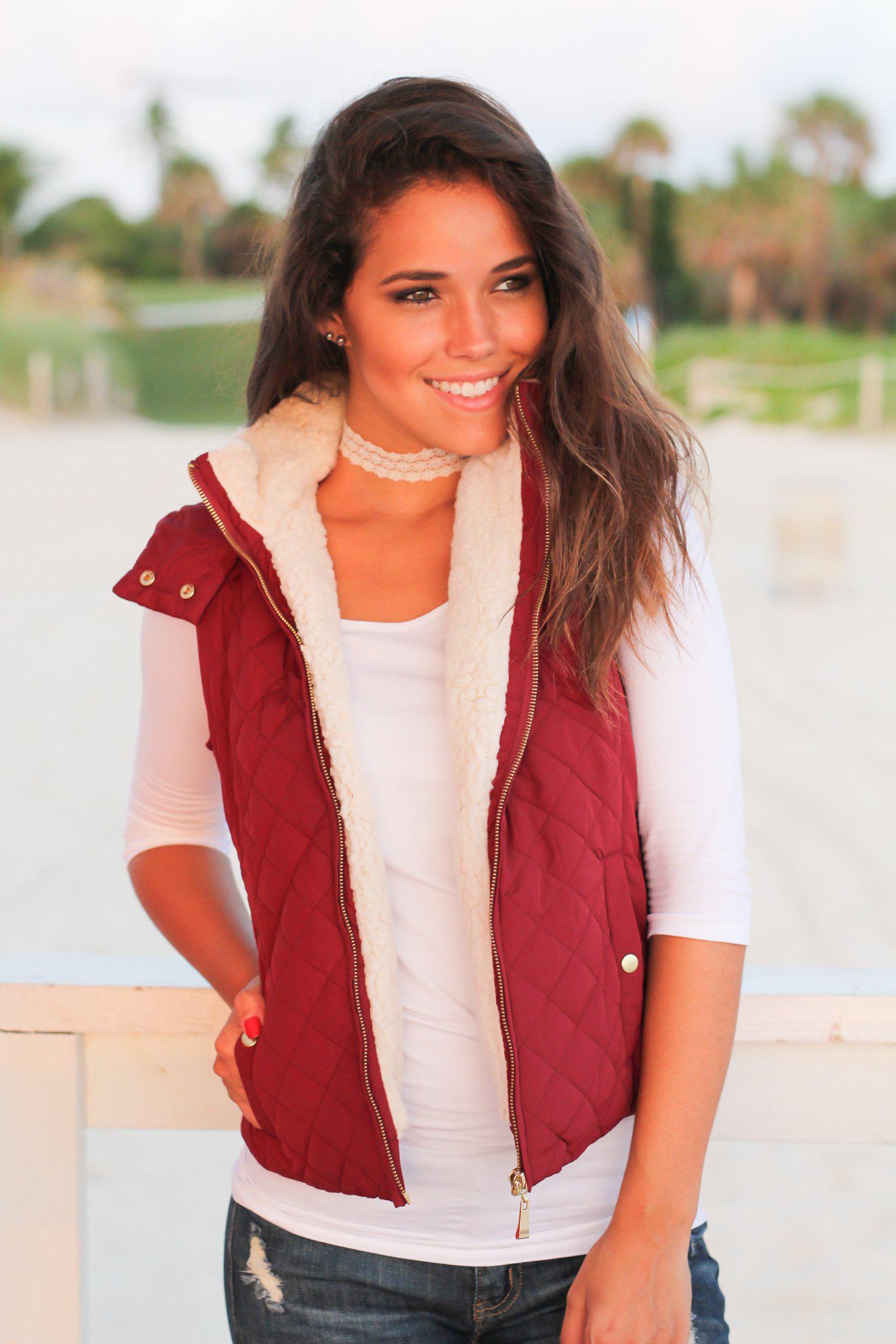 Stylish Burgundy Quilted Women's Vest with Faux Fur Collar for Fall and Winter