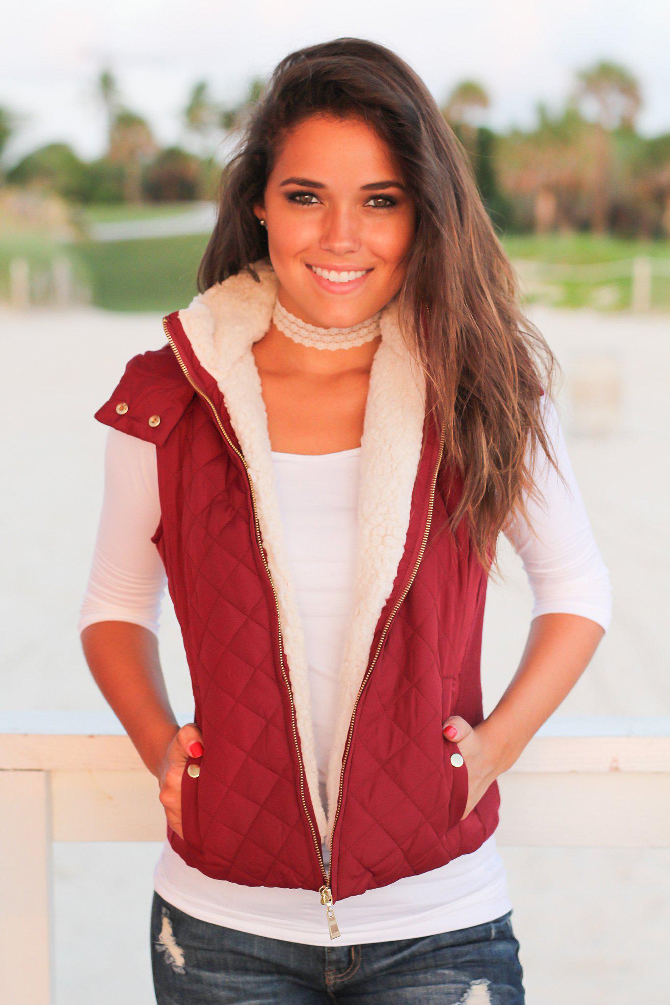 Stylish Burgundy Quilted Women's Vest with Faux Fur Collar for Fall and Winter