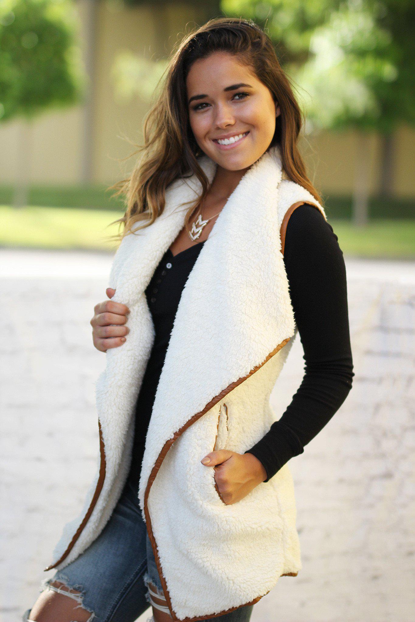 New Ivory-Colored Faux Fur Fashion Vest with Functional Pockets