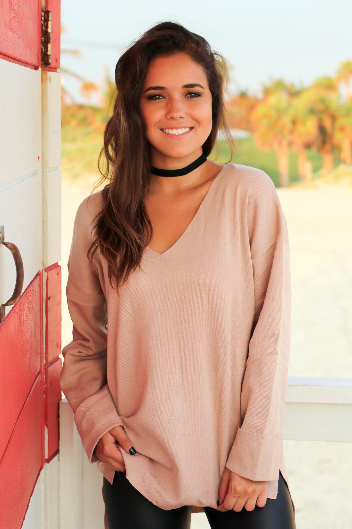 Fashionable Blush-Colored V-Neck Sweater with Cuffed Sleeves for Casual Wear