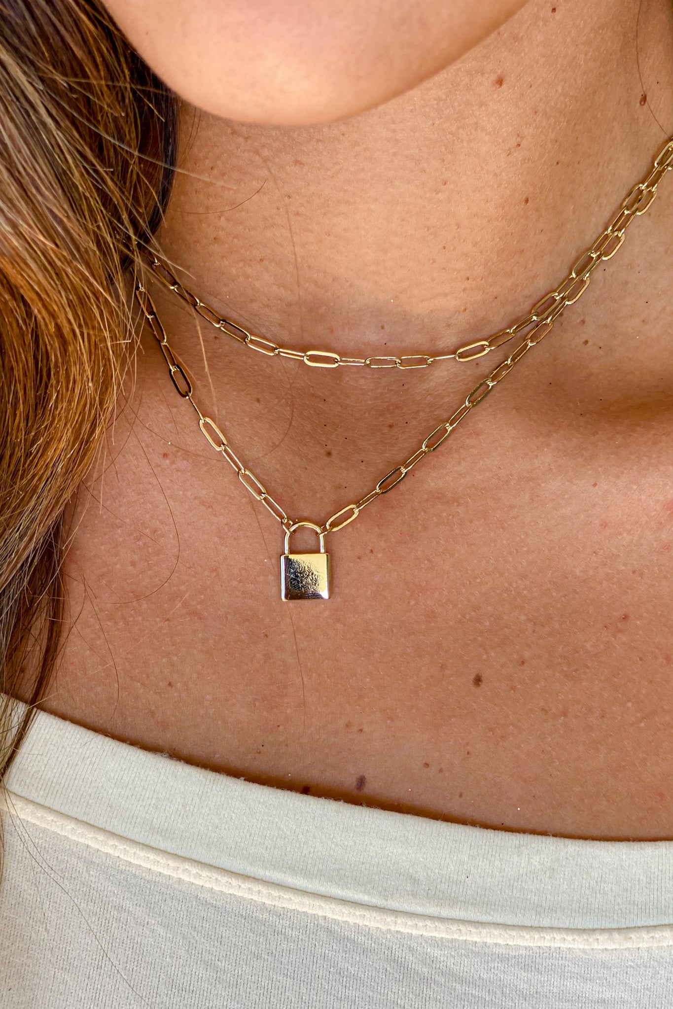 Stylish Gold Layered Chain Necklace with a Charming Lock Pendant