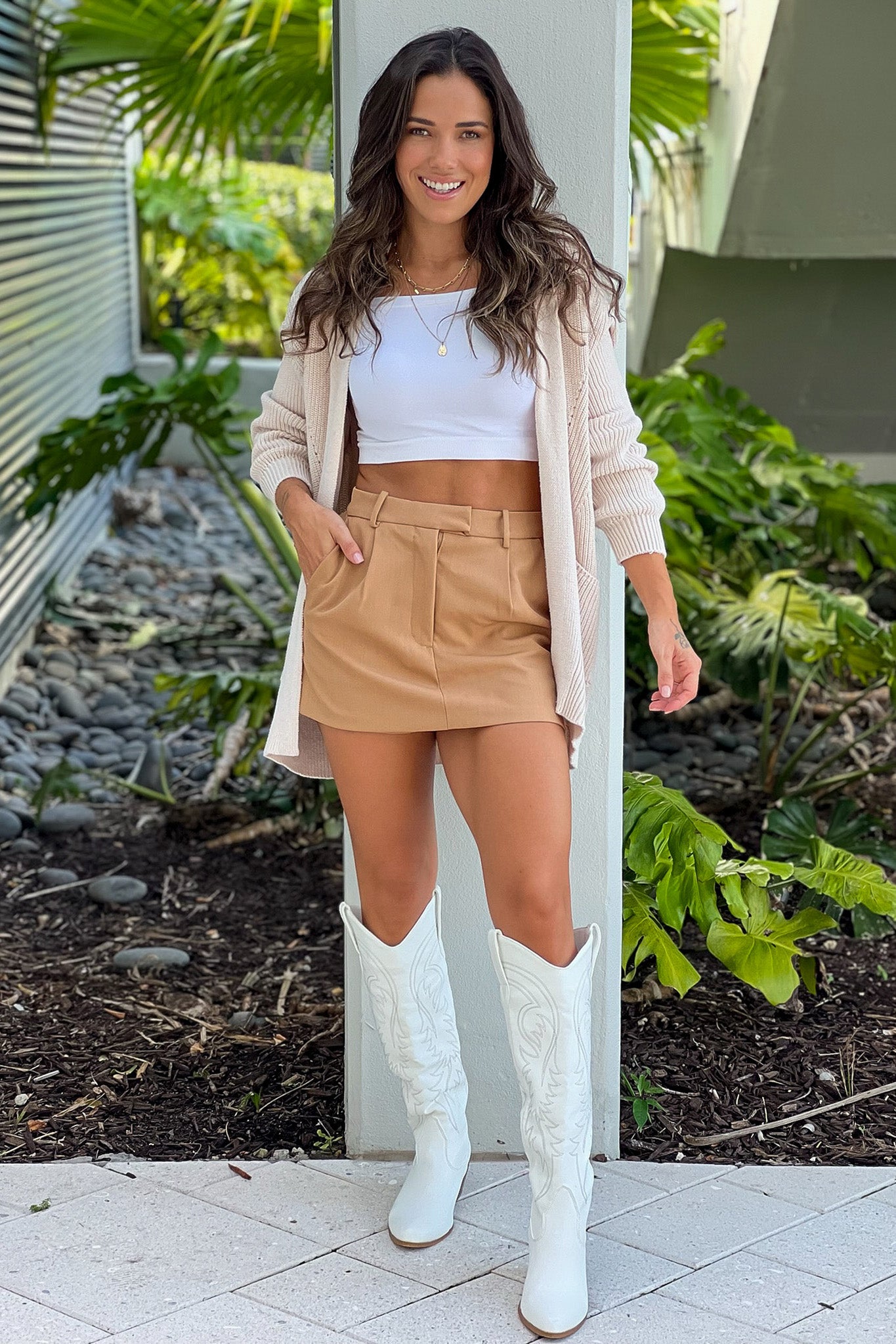 Stylish Camel-Colored High-Waisted Skirt Shorts with Functional Pockets for Fashionable Women