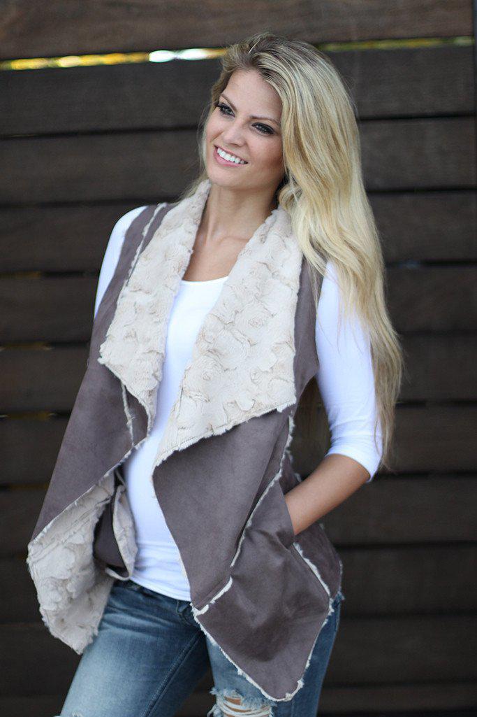 Stylish Brown Faux Fur Open Vest with Functional Pockets