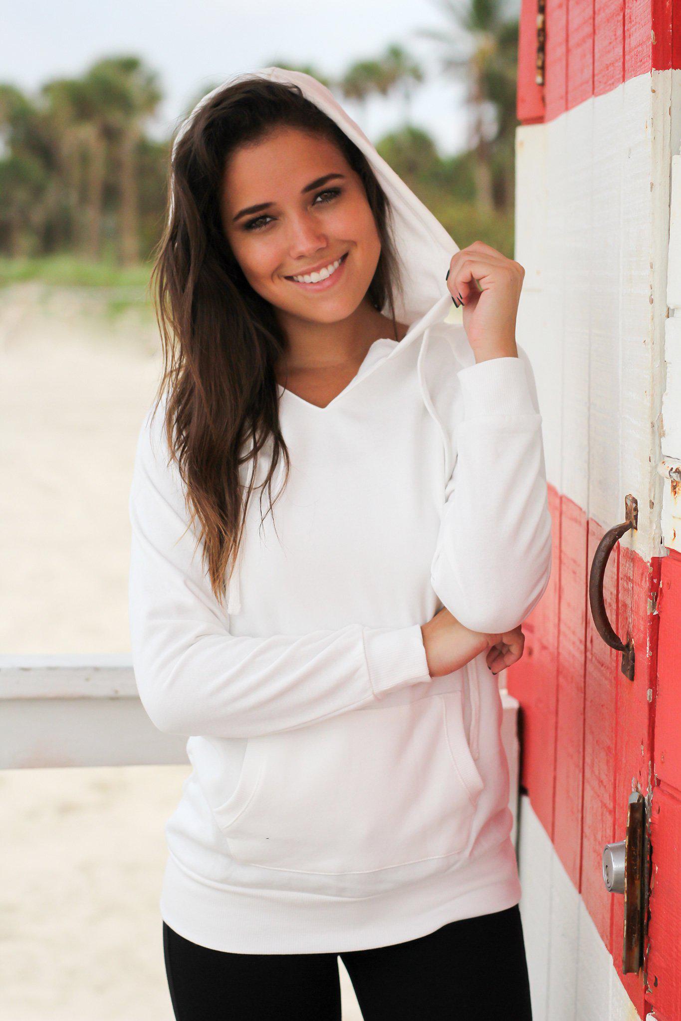 Stylish Ivory V-Neck Hoodie with Front Pocket for Cool Seasons