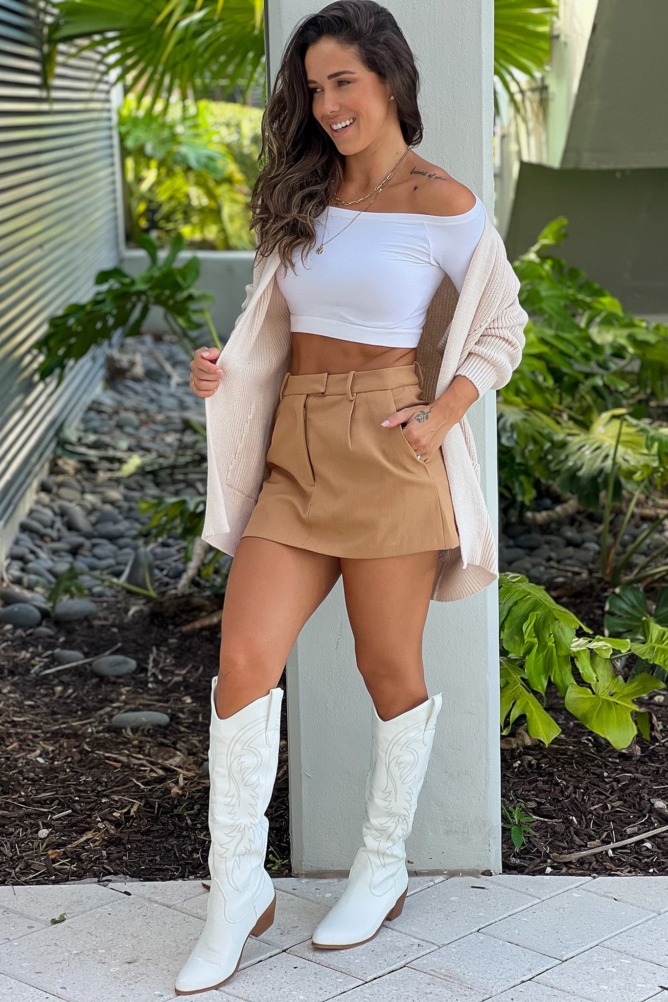 Stylish Camel-Colored High-Waisted Skirt Shorts with Functional Pockets for Fashionable Women