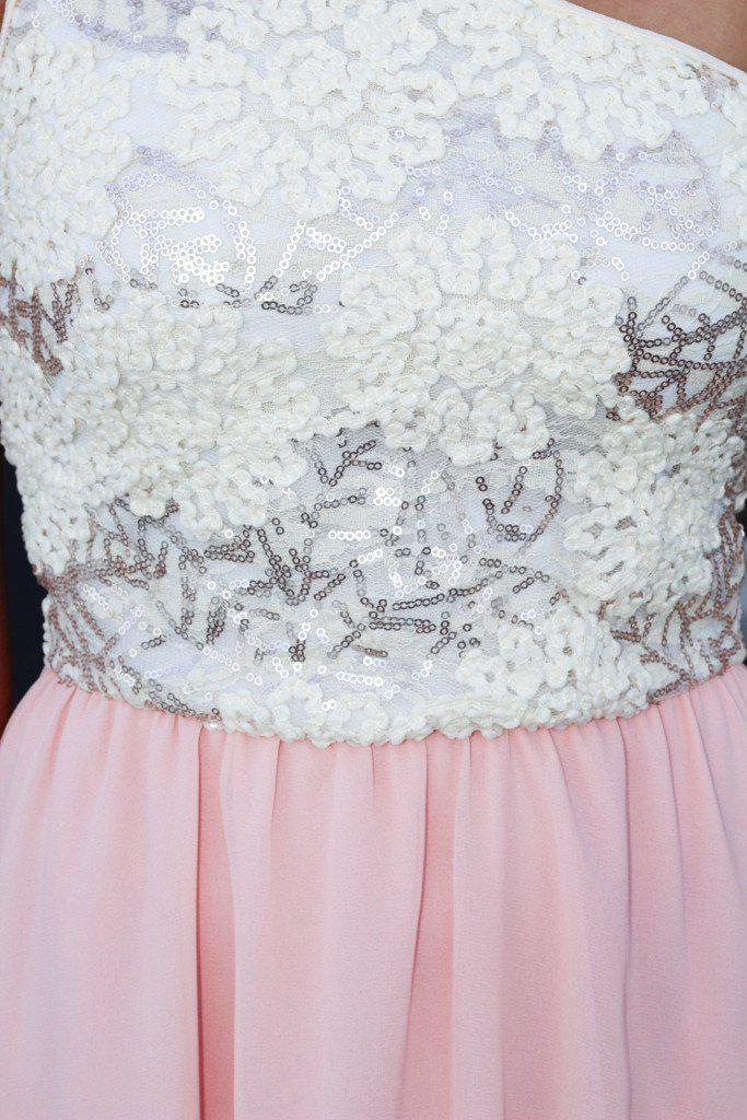 Fashionable Light Pink One-Shoulder Women's Dress for Trendy Look