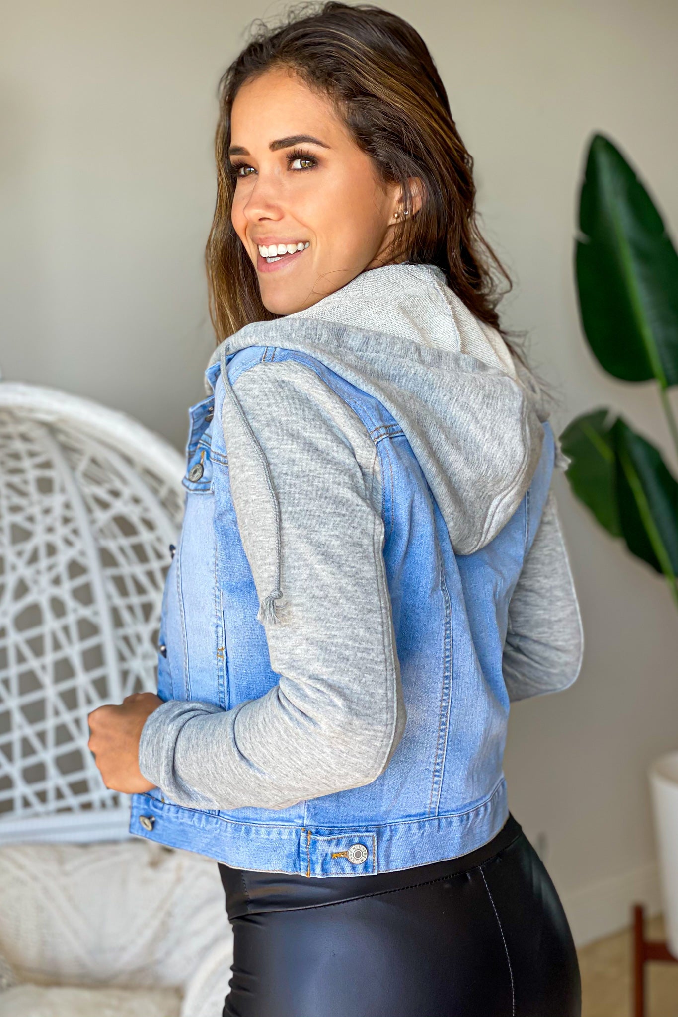 Stylish Light Blue Denim Jacket with a Charming Gray Hood for Casual Wear