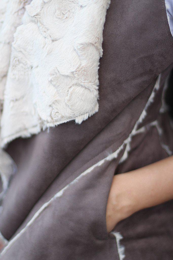 Stylish Brown Faux Fur Open Vest with Functional Pockets