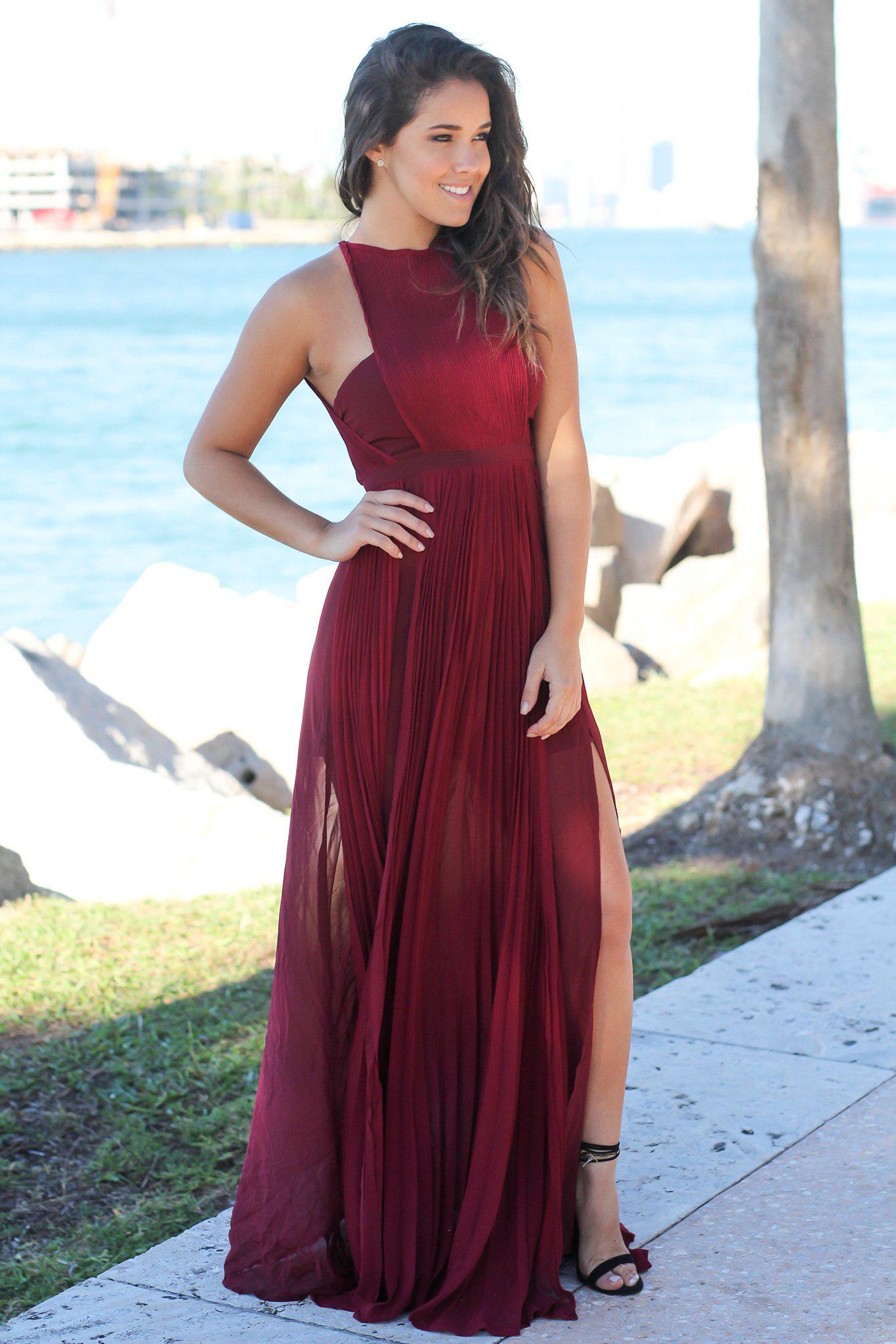 Stylish Burgundy Maxi Dress with Pleated Design and Side Slits