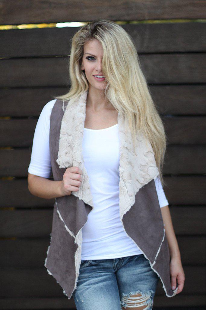 Stylish Brown Faux Fur Open Vest with Functional Pockets