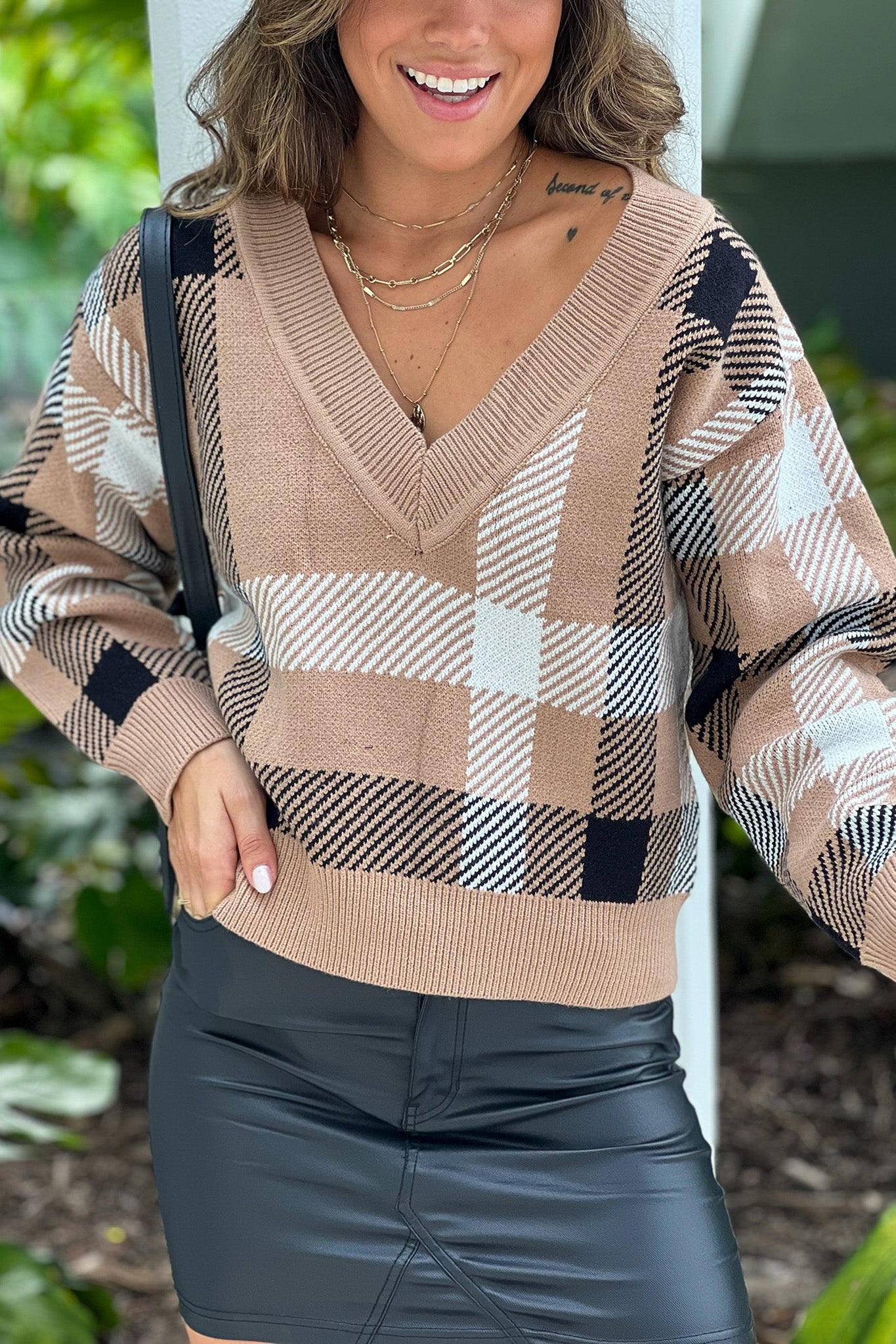 Stylish Camel Checkered Long-Sleeved V-Neck Knit Sweater