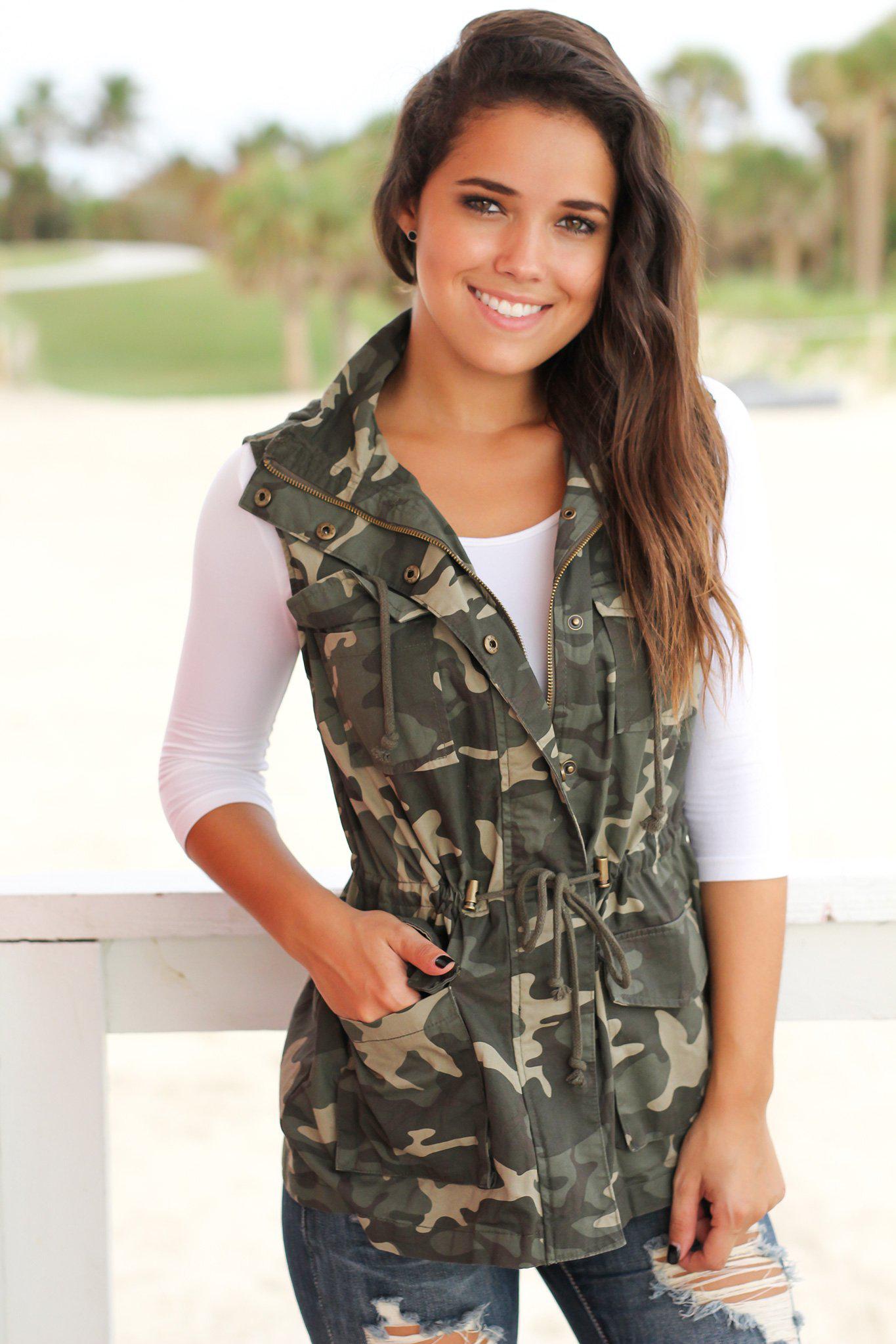 Stylish Cotton Camo Hooded Vest with Pockets and Drawstrings