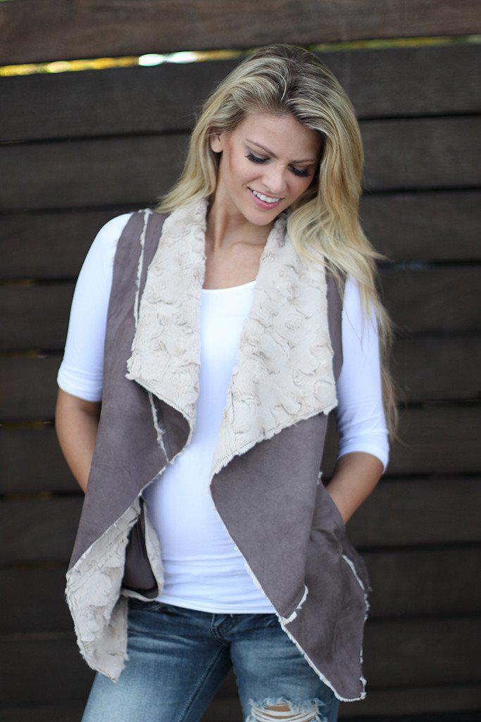 Stylish Brown Faux Fur Open Vest with Functional Pockets