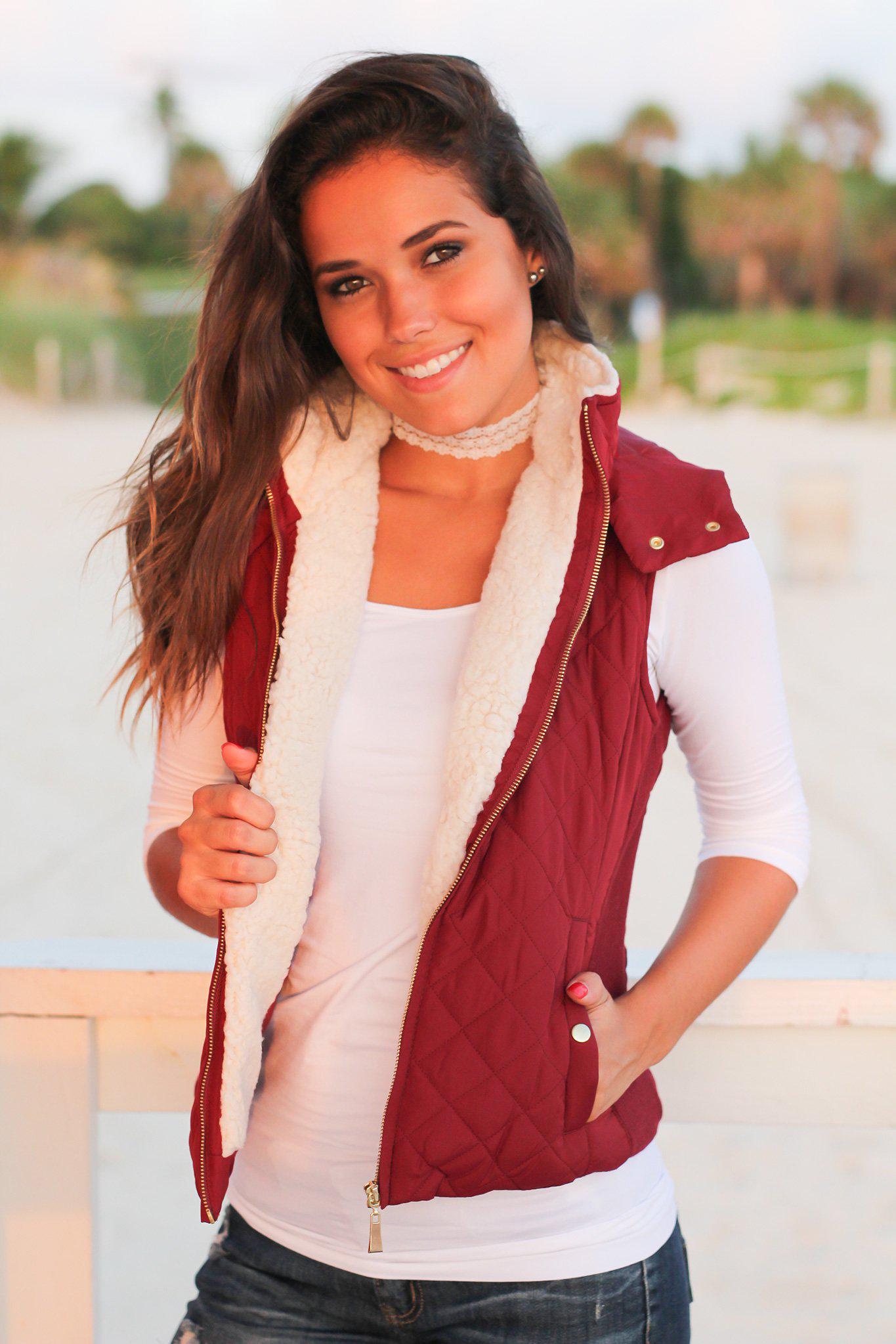 Stylish Burgundy Quilted Women's Vest with Faux Fur Collar for Fall and Winter