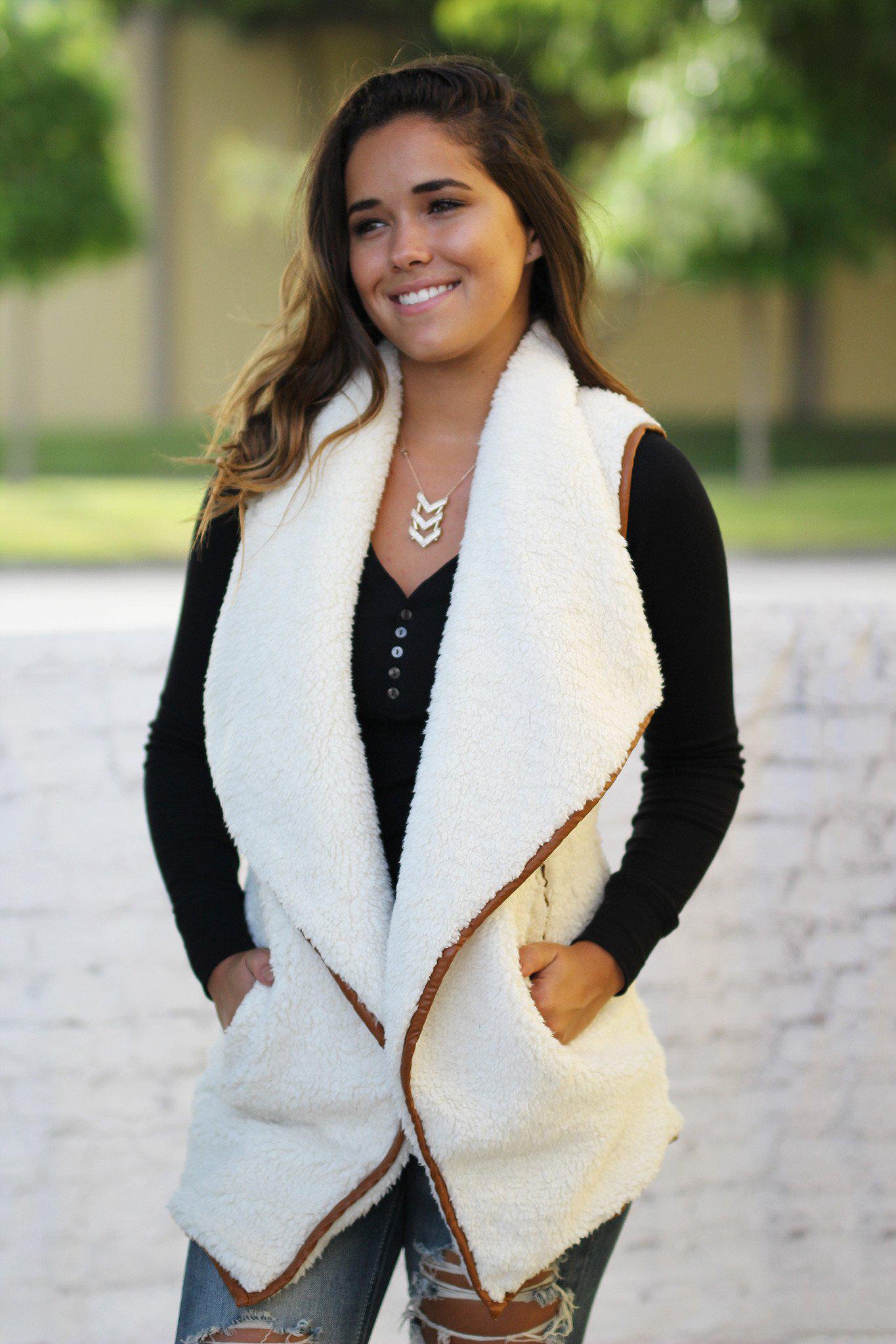 New Ivory-Colored Faux Fur Fashion Vest with Functional Pockets