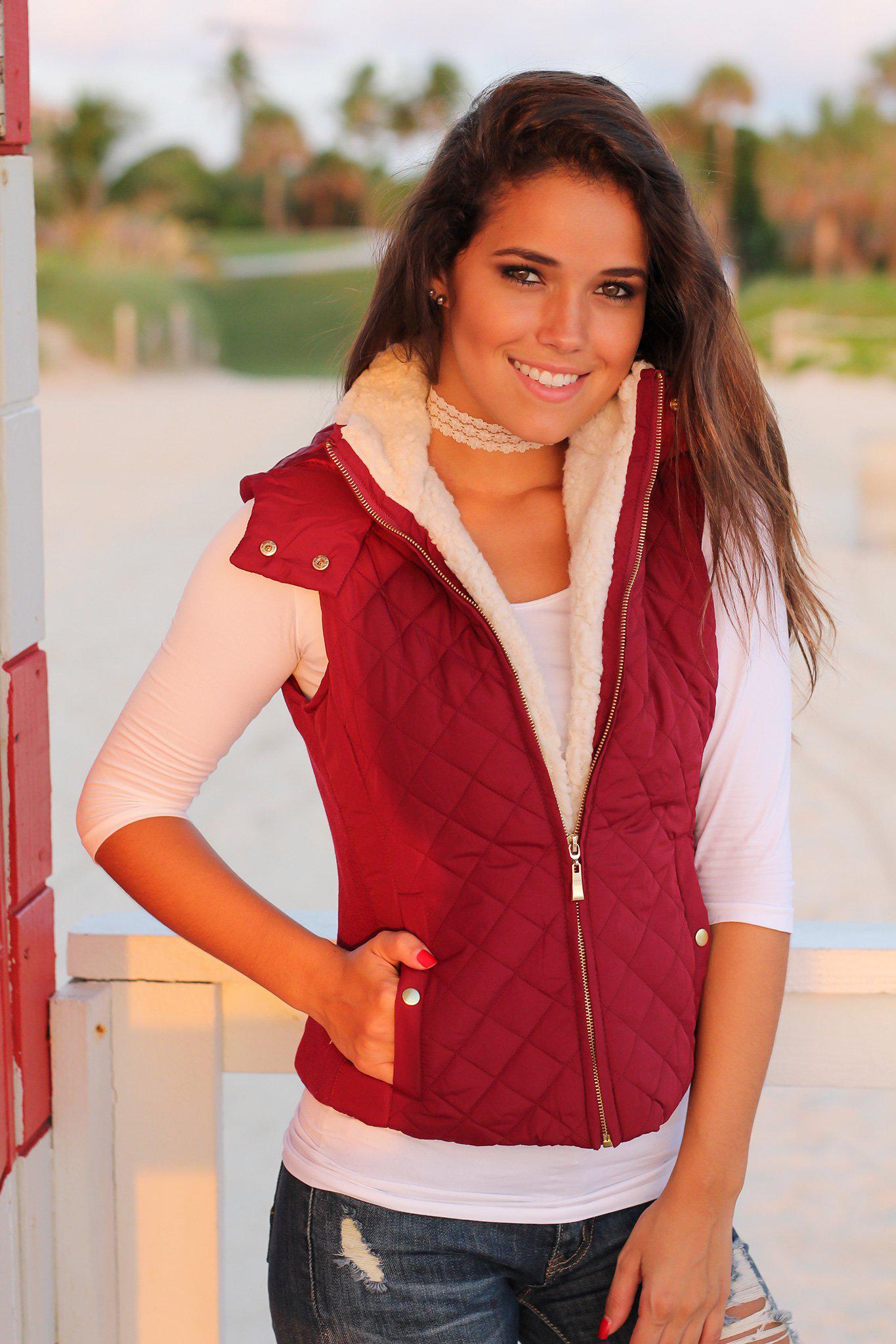 Stylish Burgundy Quilted Women's Vest with Faux Fur Collar for Fall and Winter