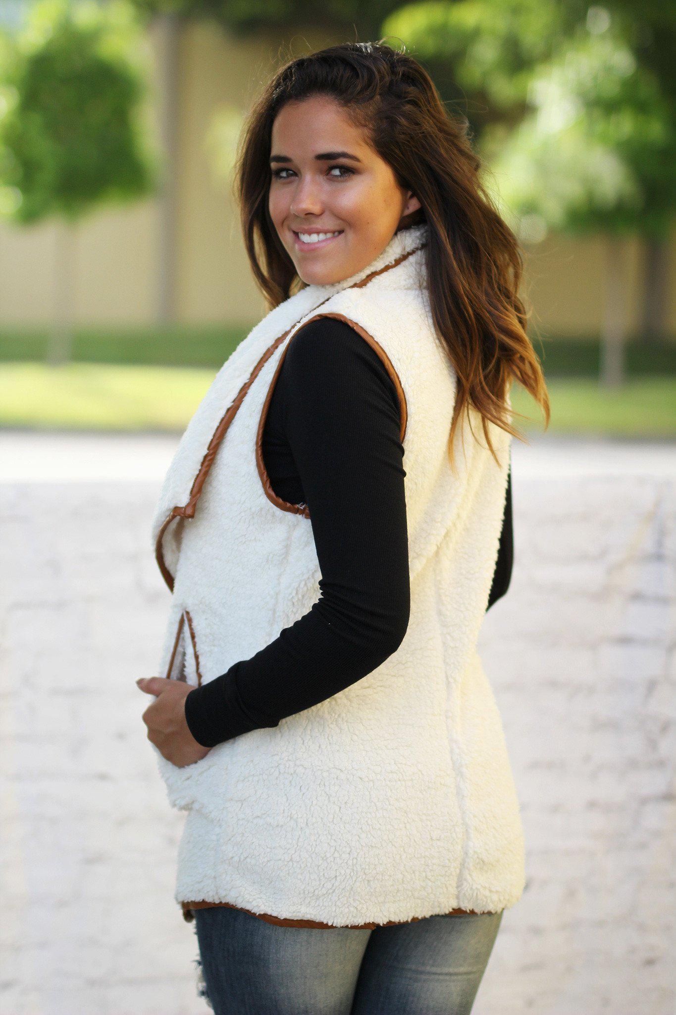 New Ivory-Colored Faux Fur Fashion Vest with Functional Pockets