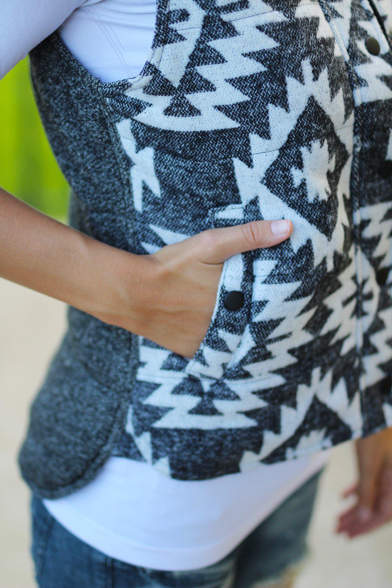Stylish Charcoal Aztec Design Sleeveless Vest with Convenient Pockets