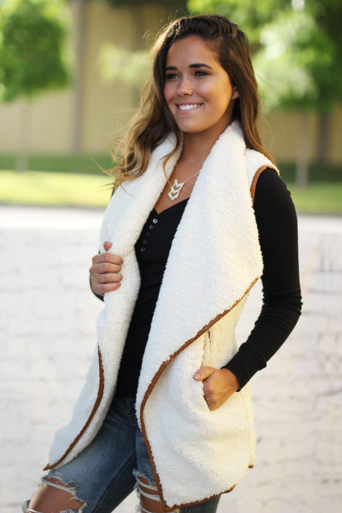 New Ivory-Colored Faux Fur Fashion Vest with Functional Pockets
