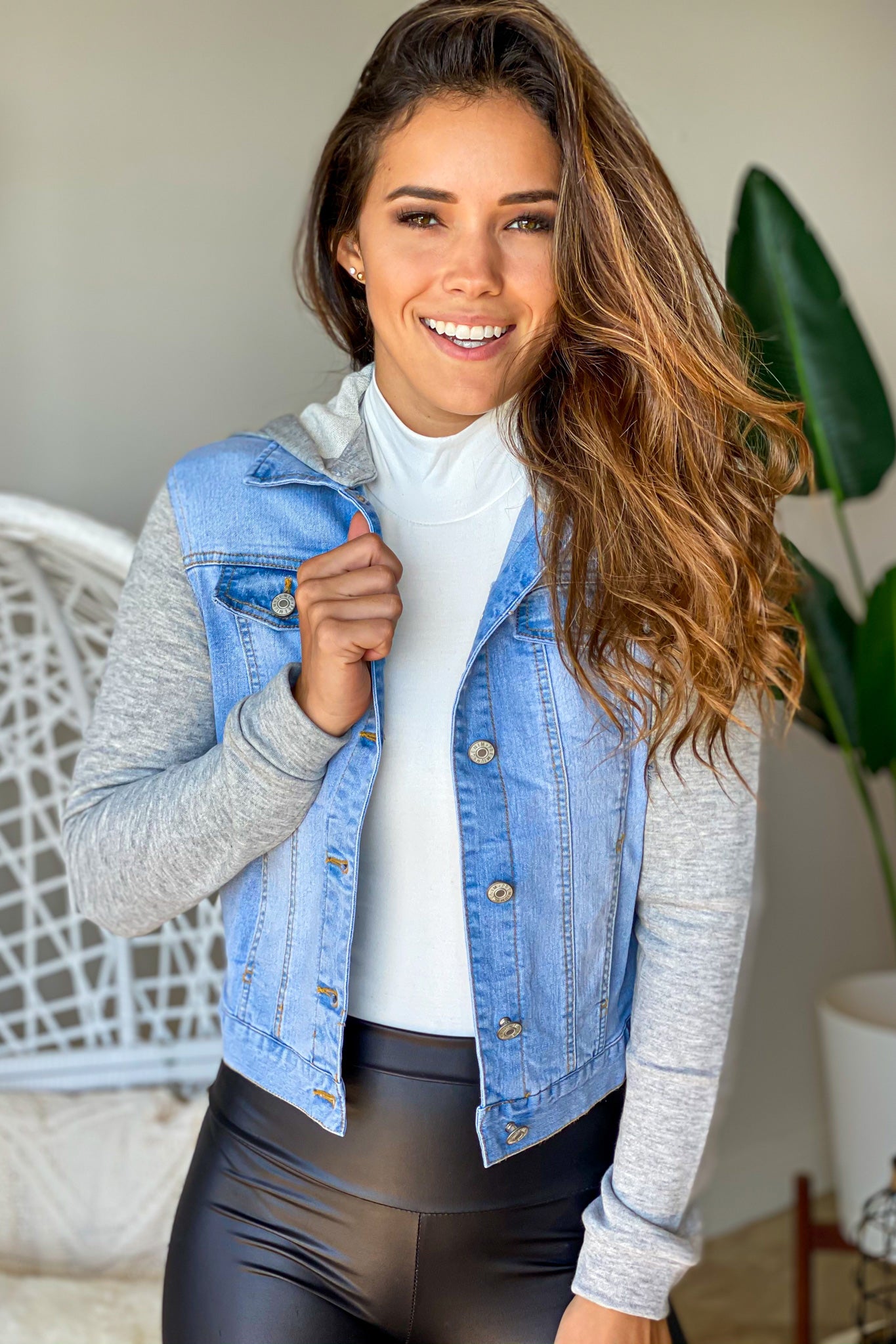 Stylish Light Blue Denim Jacket with a Charming Gray Hood for Casual Wear