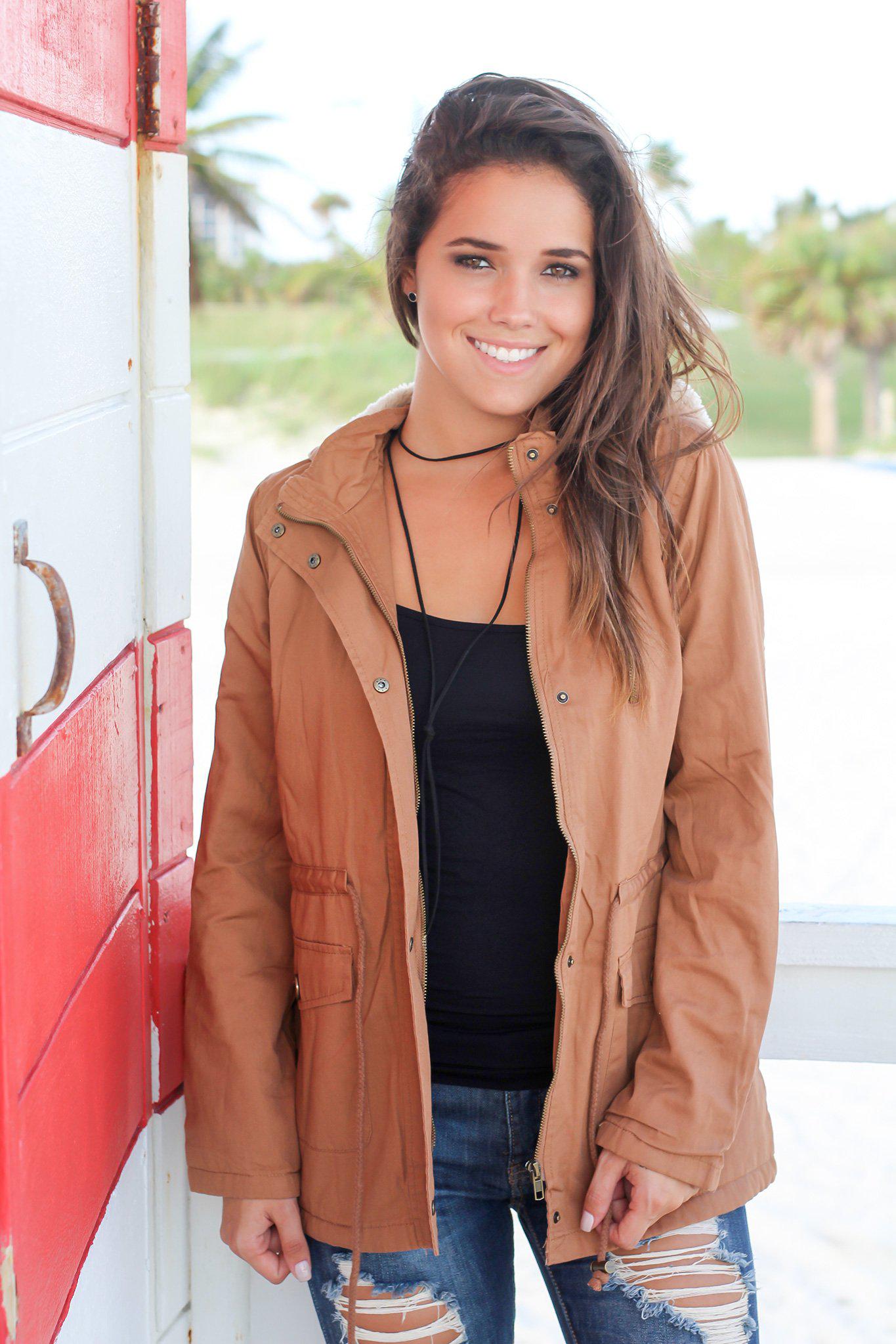 Stylish Camel-colored Cotton Jacket with Ivory Faux Fur-lined Hood
