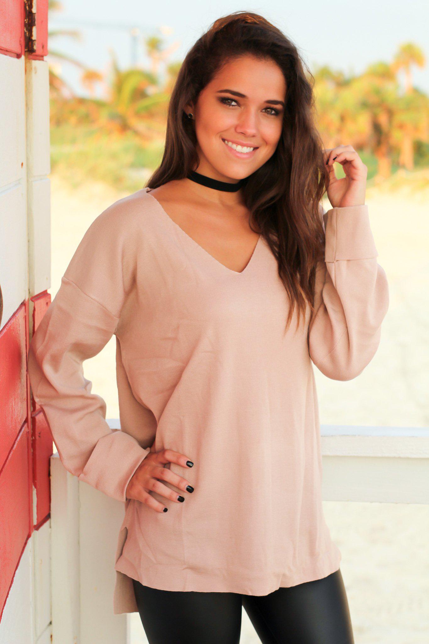 Fashionable Blush-Colored V-Neck Sweater with Cuffed Sleeves for Casual Wear