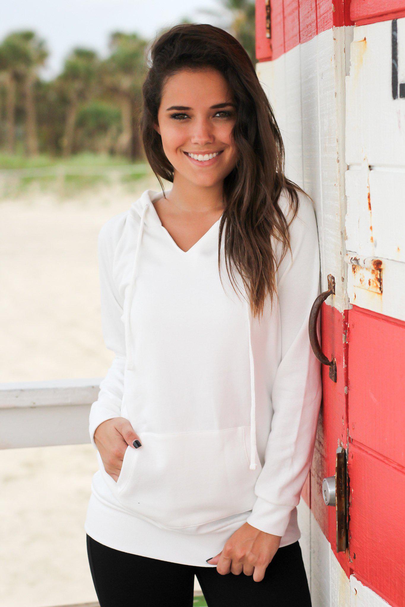 Stylish Ivory V-Neck Hoodie with Front Pocket for Cool Seasons