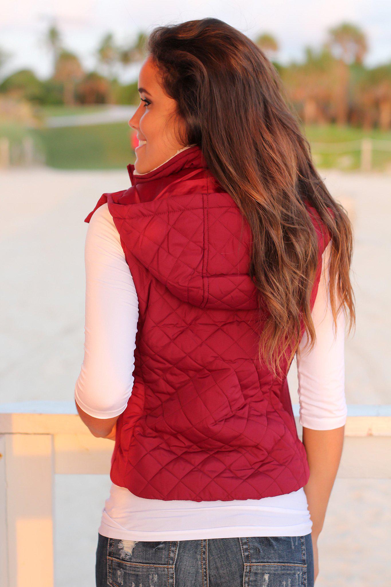Stylish Burgundy Quilted Women's Vest with Faux Fur Collar for Fall and Winter