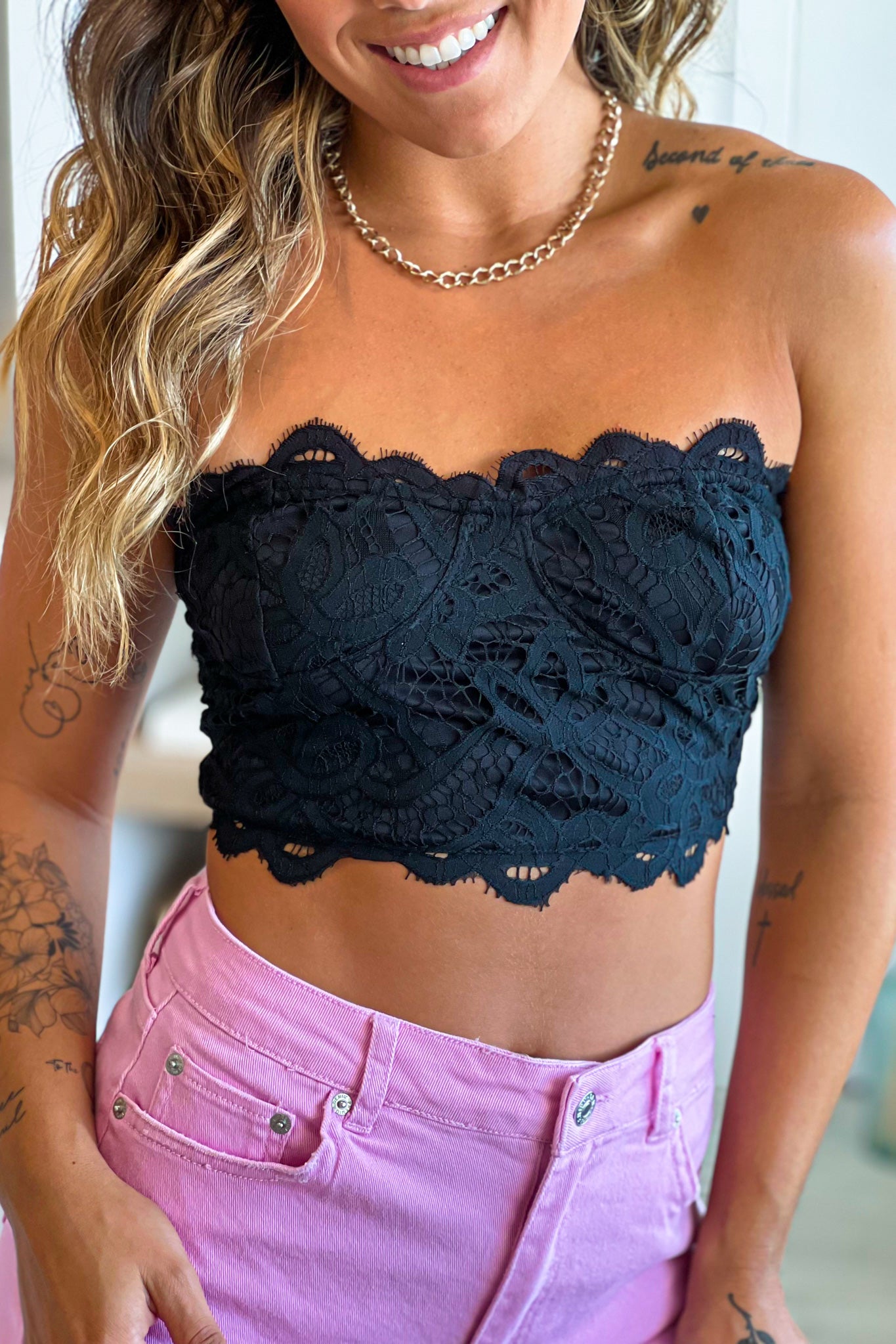 Stylish Black Lace Strapless Crop Top for Fashionable Women