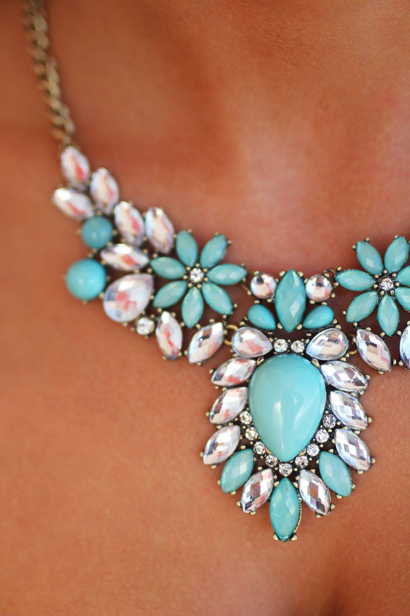 Stunning Mint and Crystal Beaded Fashion Necklace