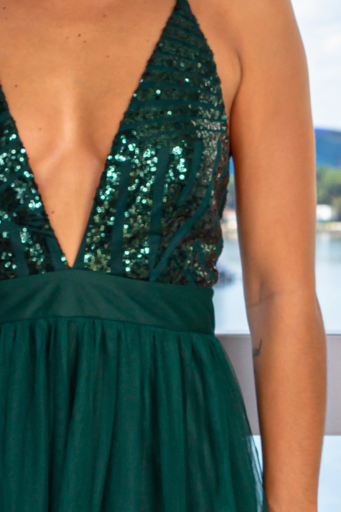 Elegant Hunter Green Sequin-Top Tulle Maxi Dress for Special Occasions