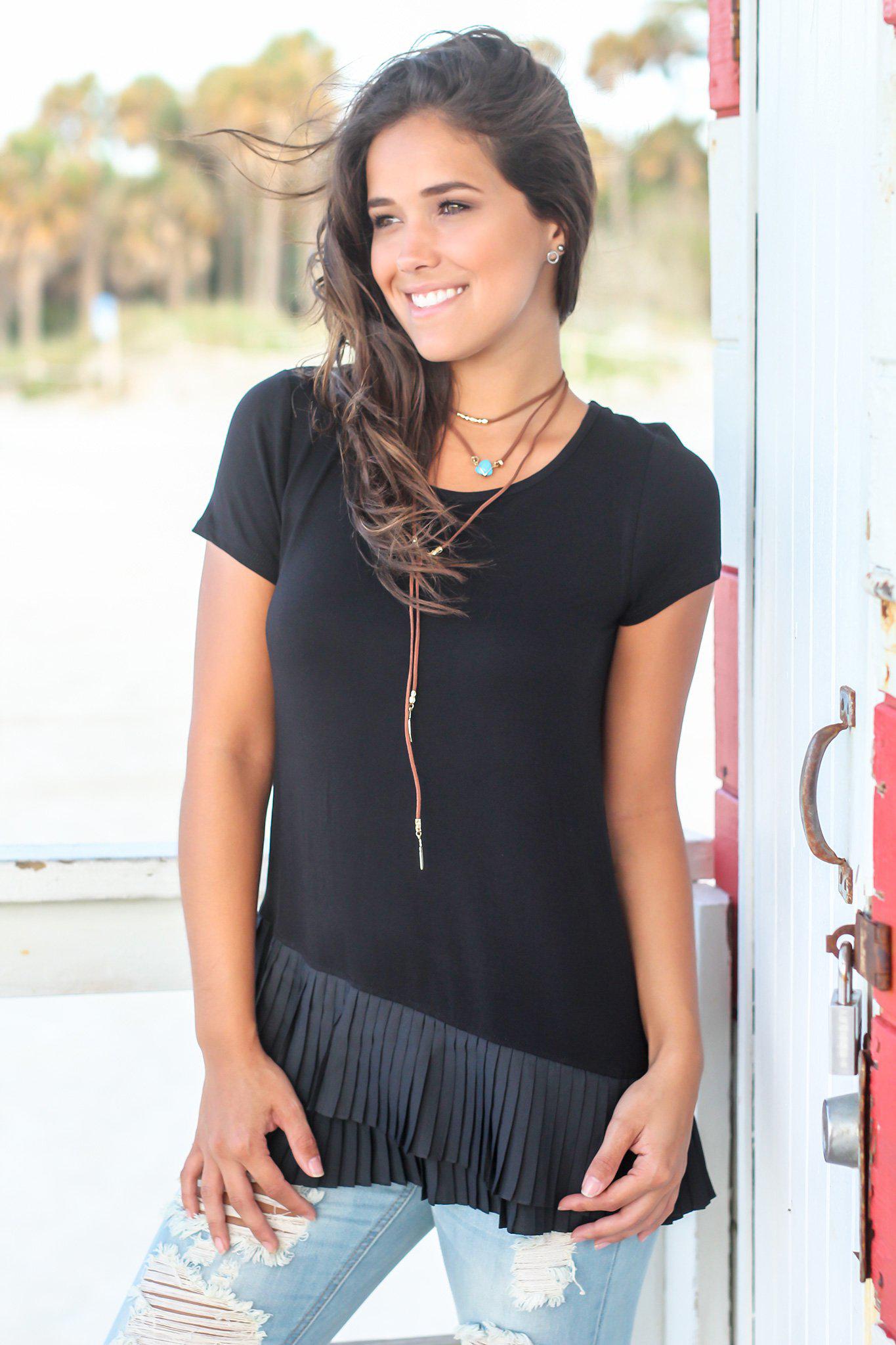 Stylish Black Women's Short Sleeve Top Featuring a Pleated Hem