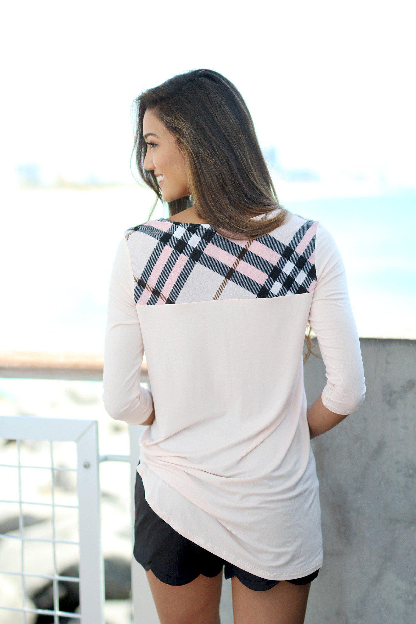 Stylish Women's Blush and Plaid Casual Top with a Practical Front Pocket