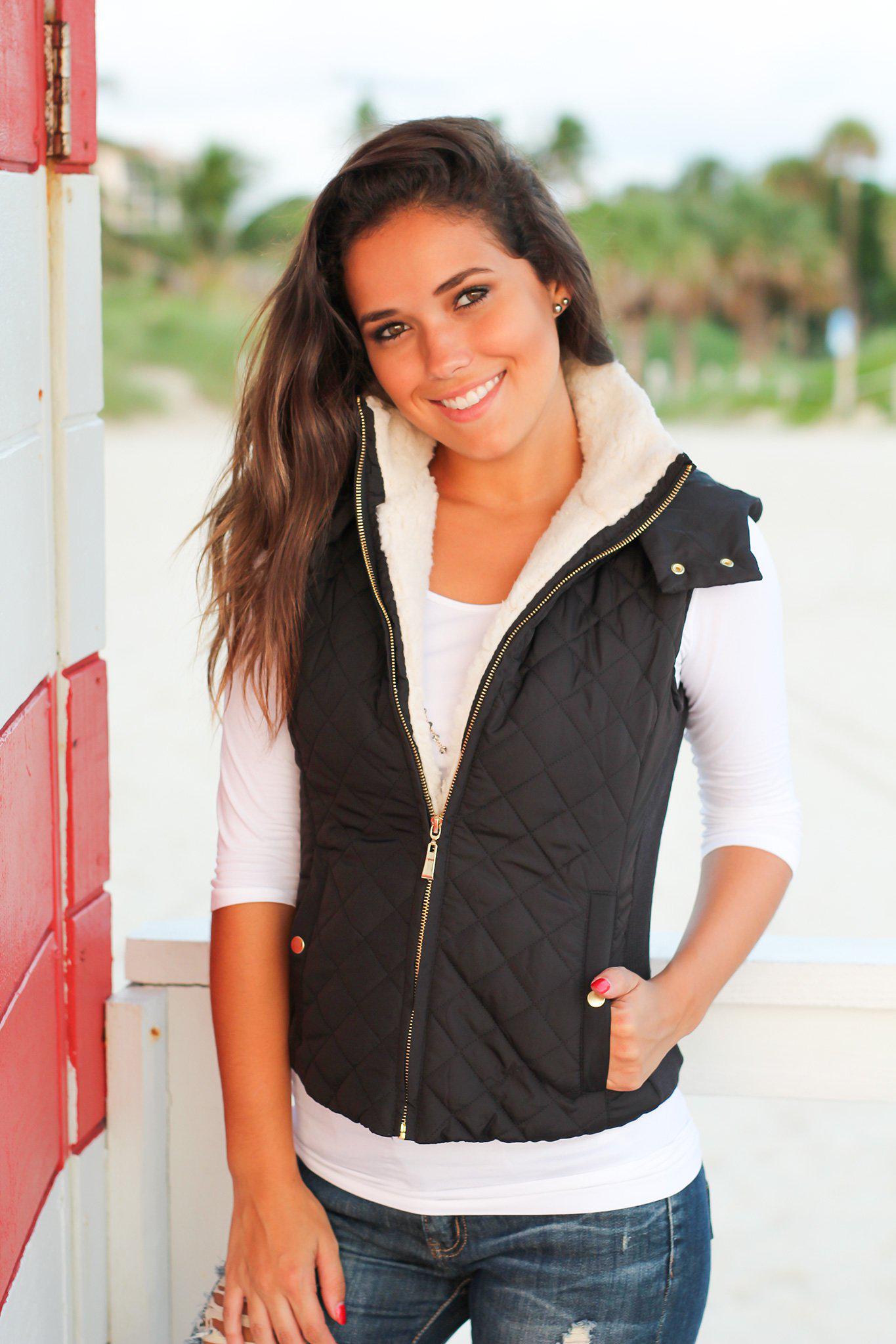 Stylish Black Quilted Women's Vest with Faux Fur Collar for Fall and Winter