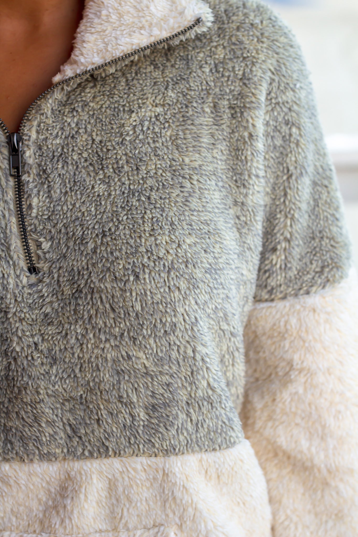 Creamy Fuzzy Polyester Pullover Sweater for Casual Wear