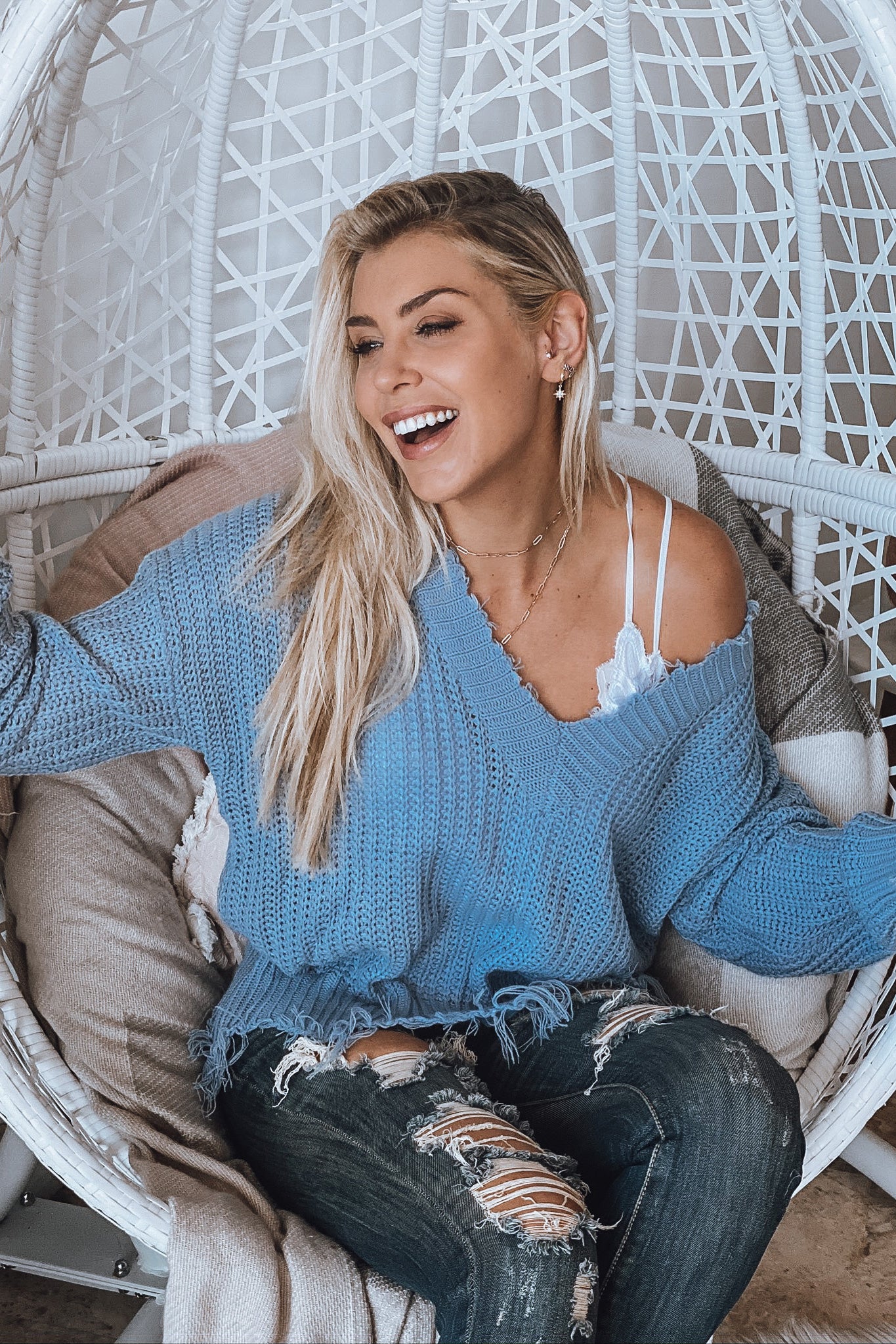 Stylish Blue V-Neck Knitted Sweater with Frayed Hems for Fall and Winter