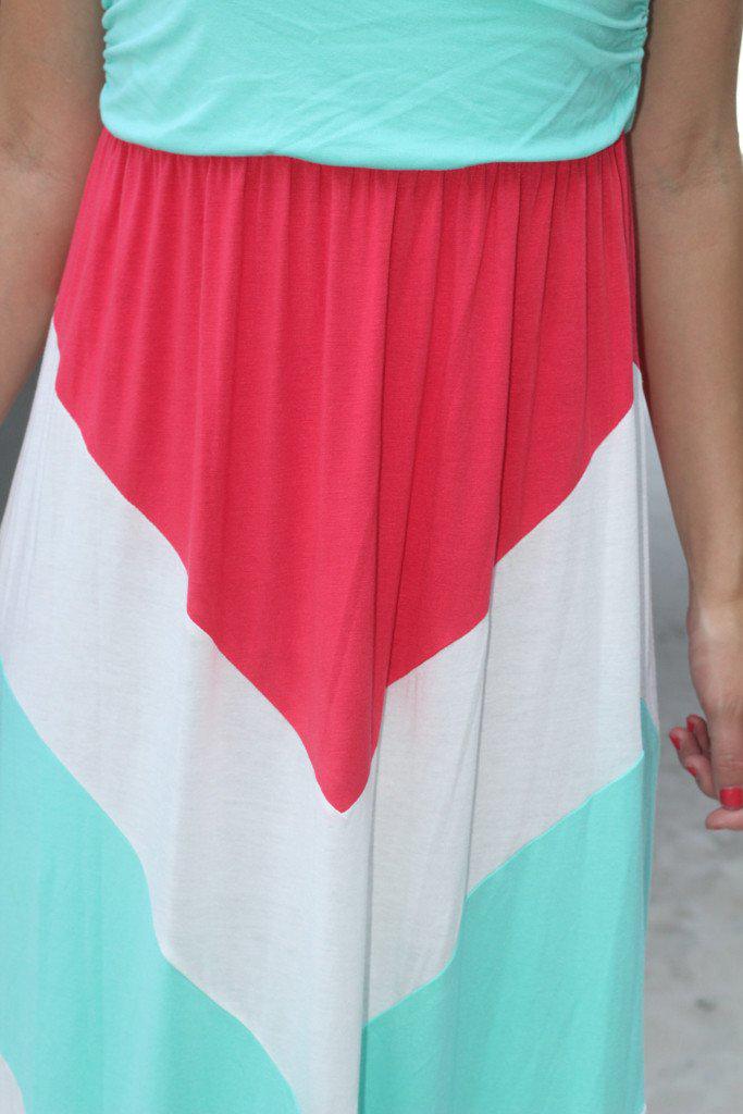 Stylish Mint and Coral Chevron Patterned Women's Maxi Dress for Fashionable Outings