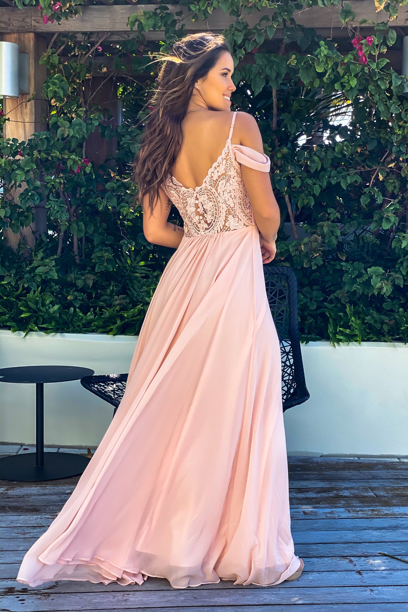 Elegant Blush Cold - Shoulder Maxi Dress with Back Lace and Button Closure