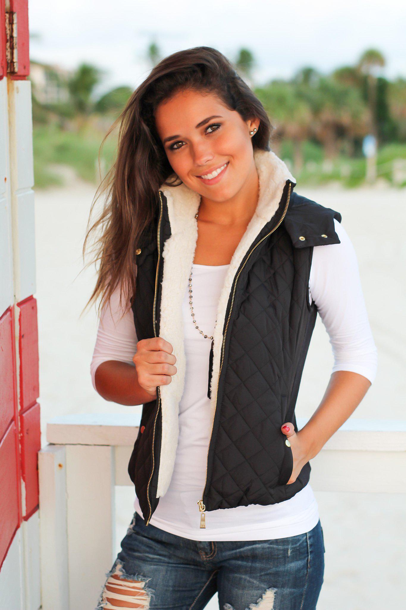 Stylish Black Quilted Women's Vest with Faux Fur Collar for Fall and Winter