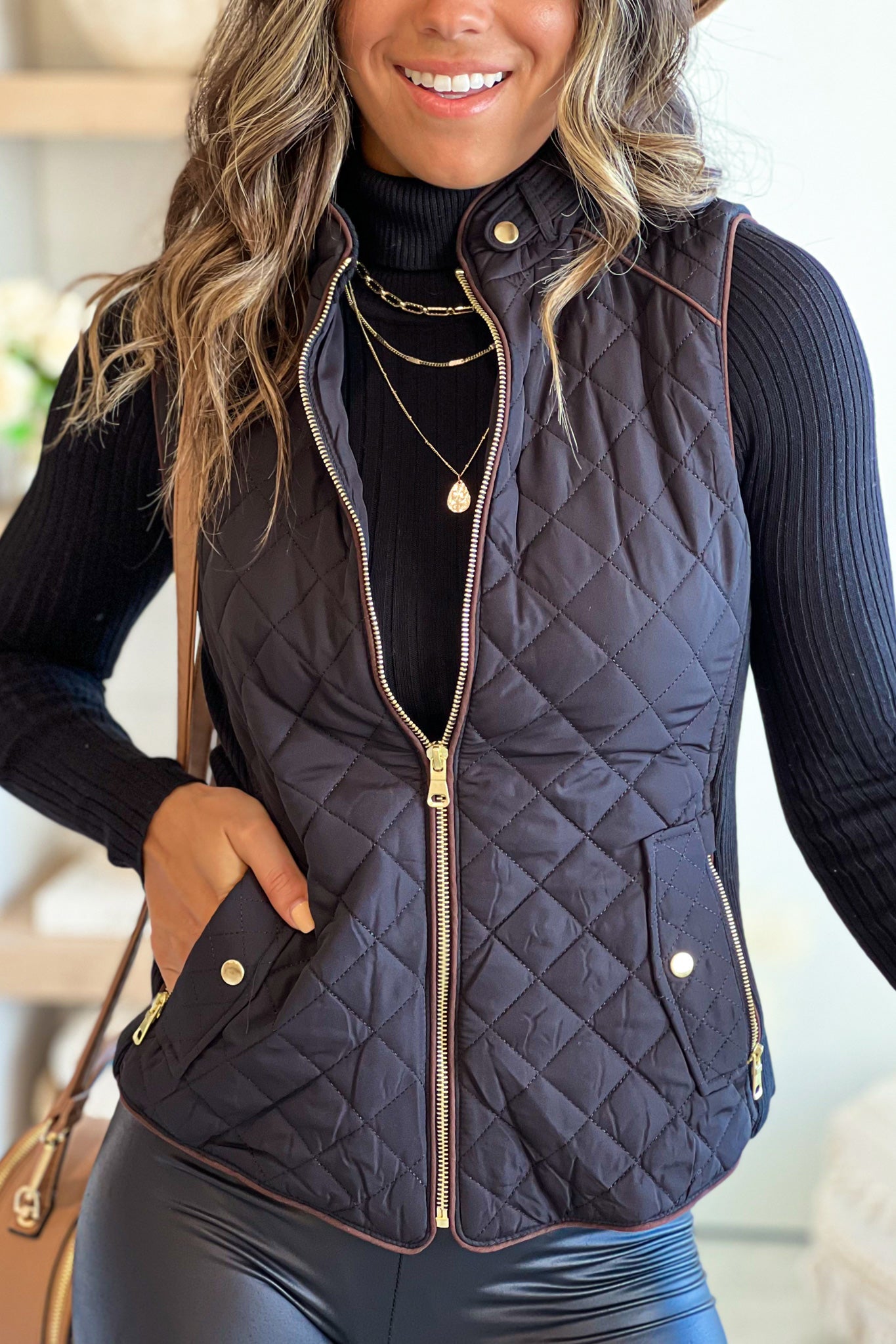 Stylish Black Quilted Women's Casual Vest with Convenient Pockets