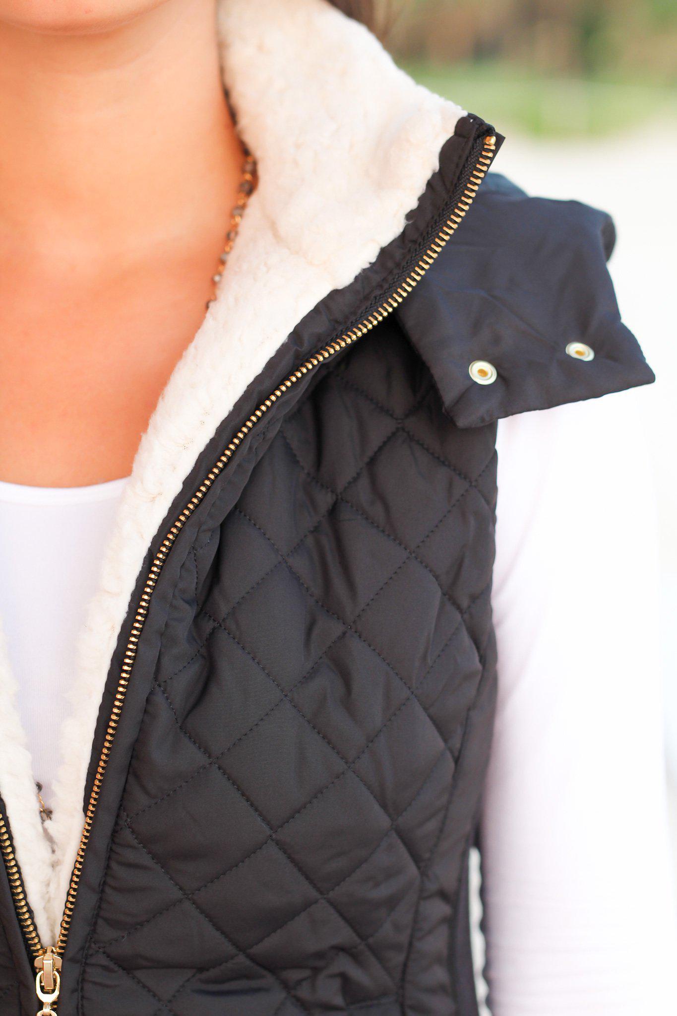 Stylish Black Quilted Women's Vest with Faux Fur Collar for Fall and Winter